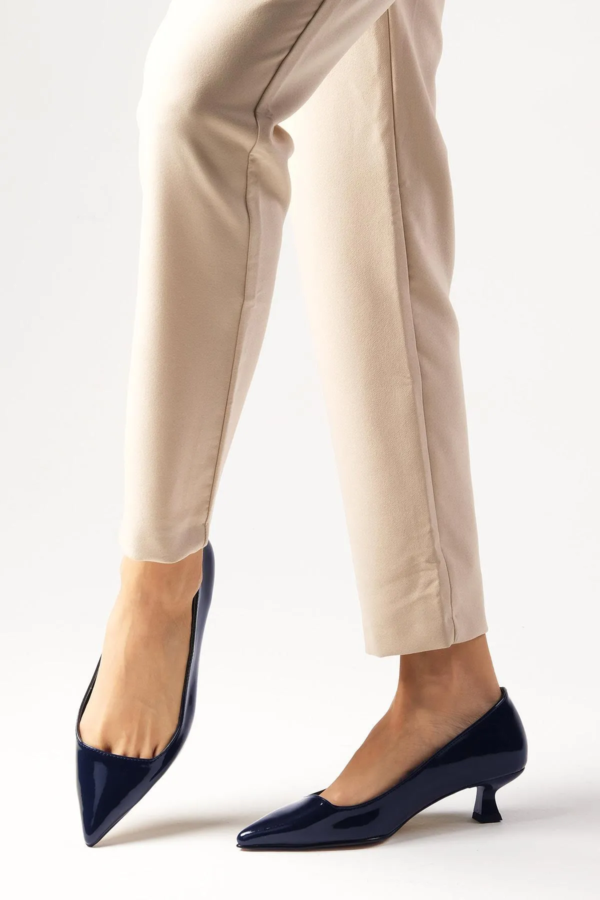 Mio Gusto  Carmen Marineblaue Lackleder-Schuhe mit niedrigem Absatz