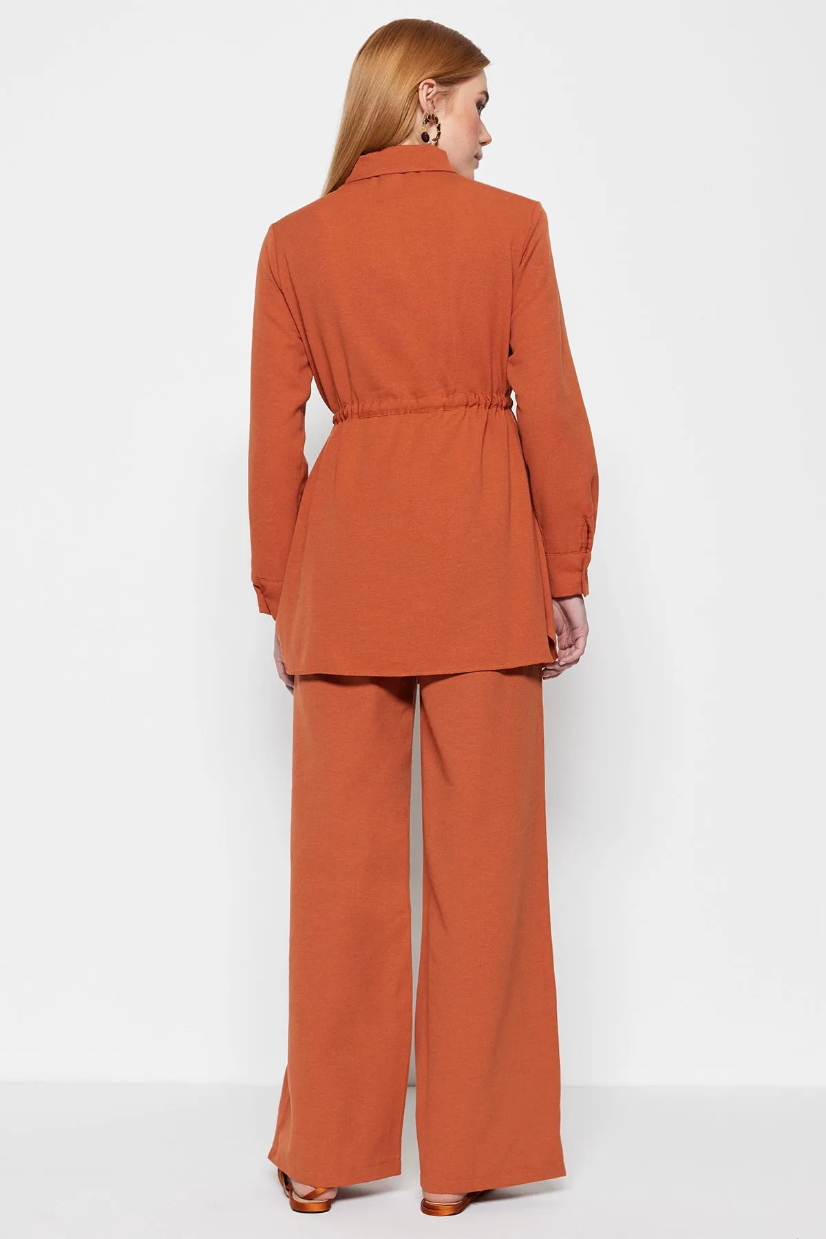 Trendyol Modest  Zimtfarbenes, gewebtes Aerobin-Hemd-Hosen-Set in Leinenoptik mit Kordelzug an der Taille TCTSS23US00032