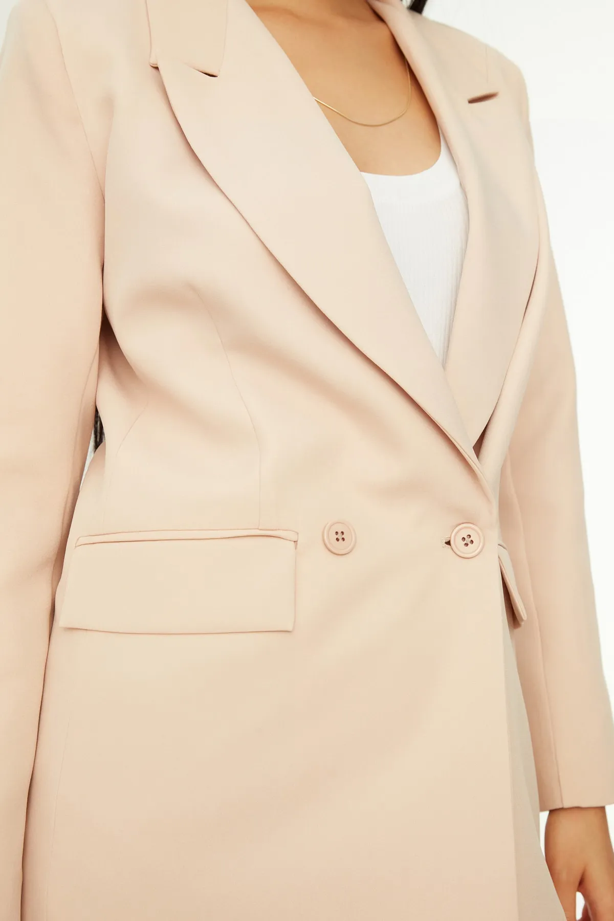 Trendyol Collection  Beige, normal gefütterte, zweireihige Blazerjacke aus Webstoff mit Verschluss TWOSS20CE0059