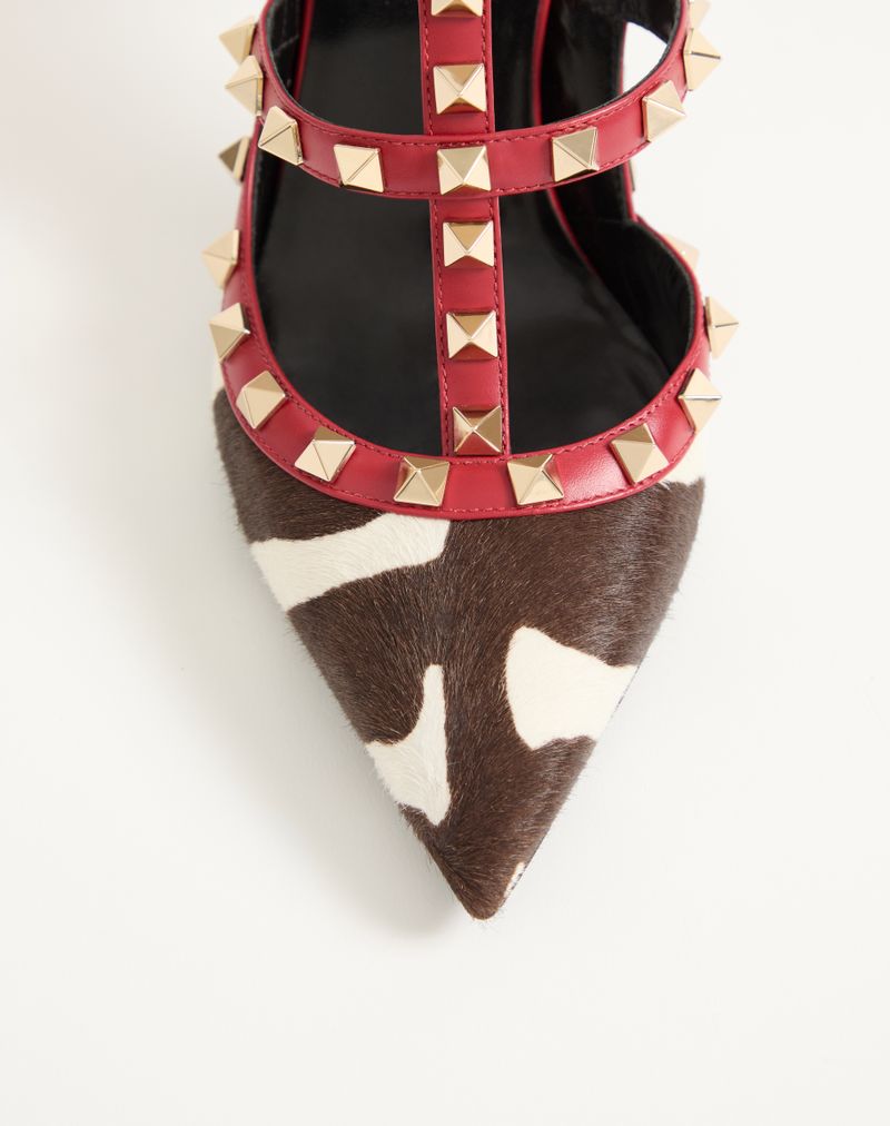 Rockstud pumps i 100 mm kalveskind med hesteskindseffekt