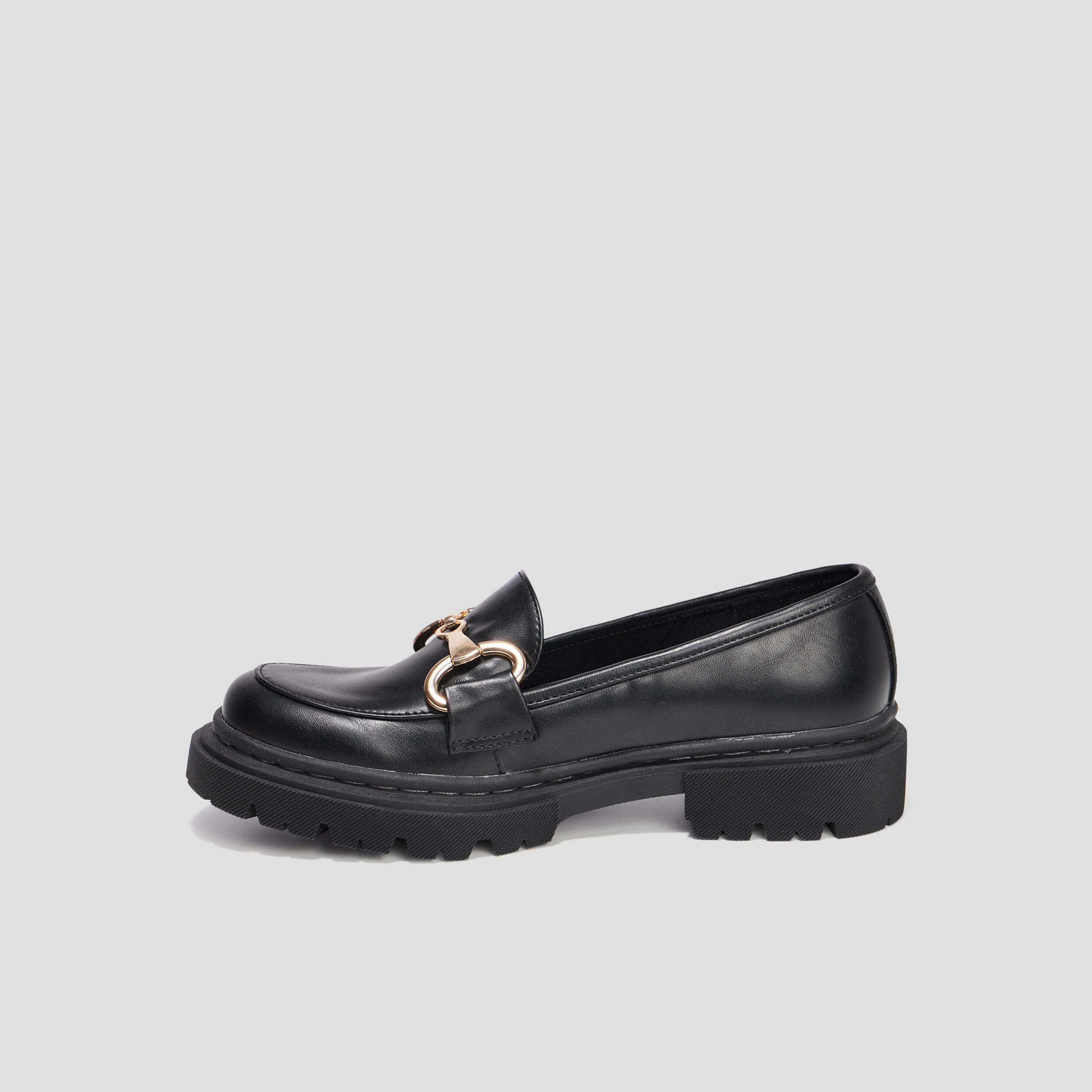 Mocassins crantés détail chaîne Liberto noir femme | La Halle