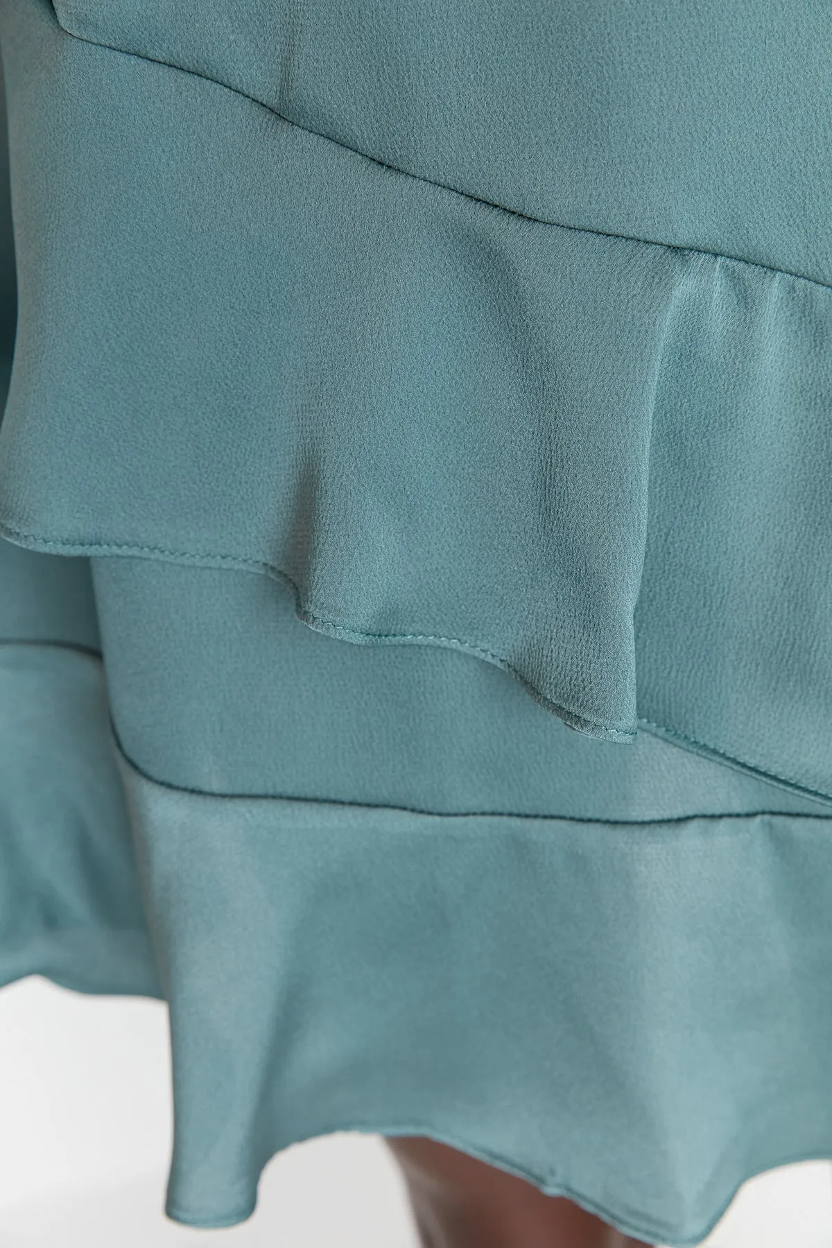 Trendyol Collection  Grünes Minikleid aus gewebtem Satin TWOAW21EL1891