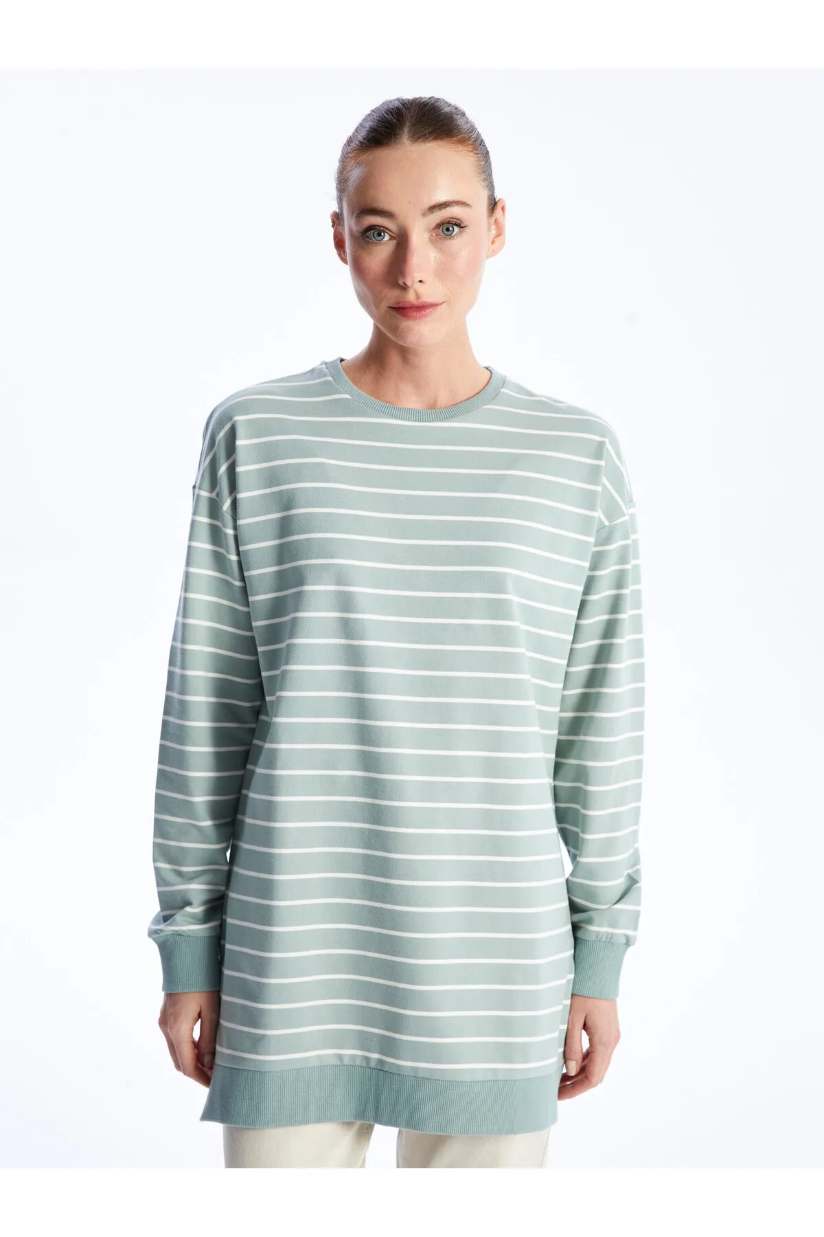 LC Waikiki  Gestreifte, langärmlige Oversize-Damentunika mit Rundhalsausschnitt