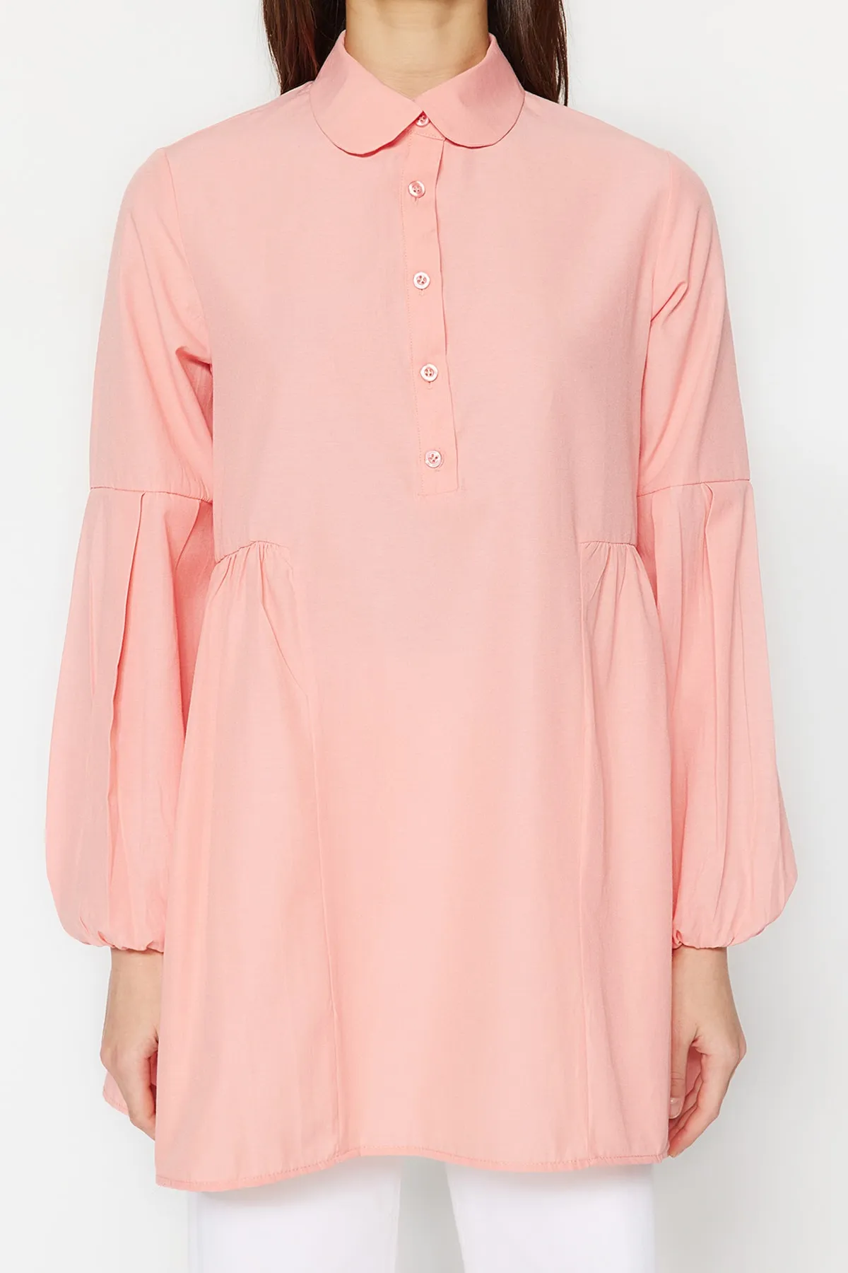 Trendyol Modest  Gewebte Baumwolltunika mit gerafftem Kragen und getrockneten Rosenmuster TCTSS23UK00088