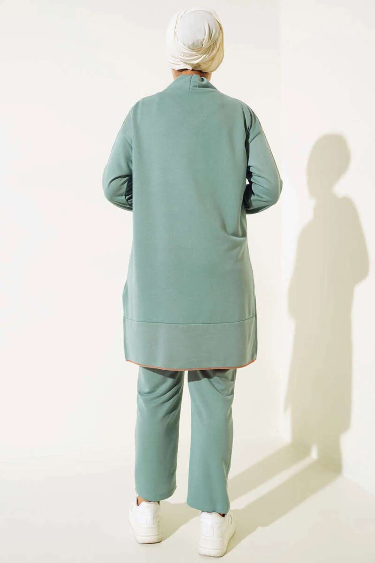 VOLT CLOTHİNG  Damen-Doppelanzug mit Barcode-Emblem