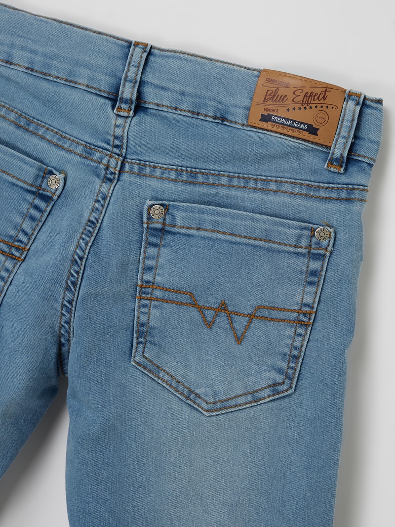 Jeansshorts mit Stretch-Anteil in hellblau