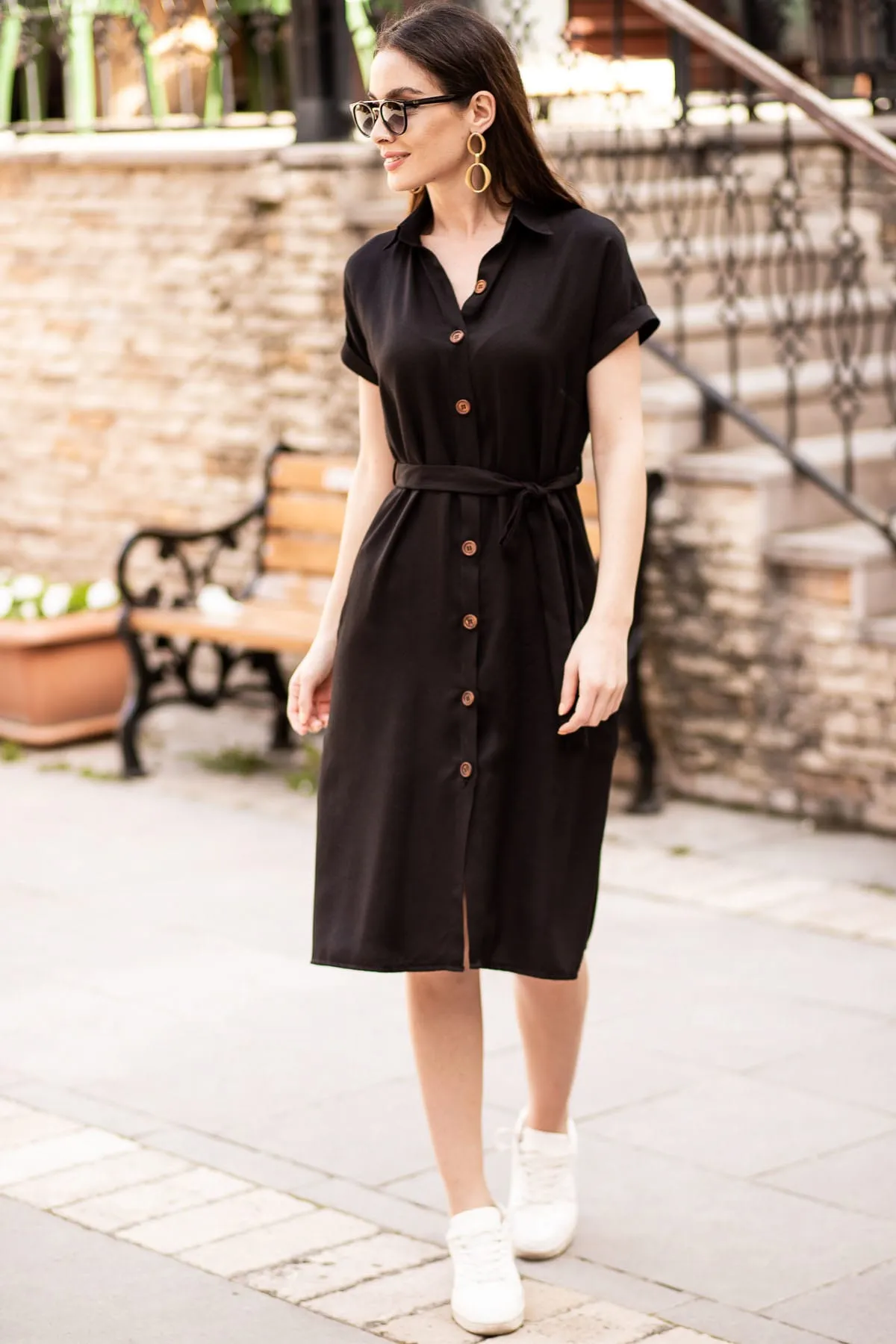 armonika  Schwarzes, kurzärmliges Hemdkleid mit Taillengürtel für Damen ARM-19Y001068