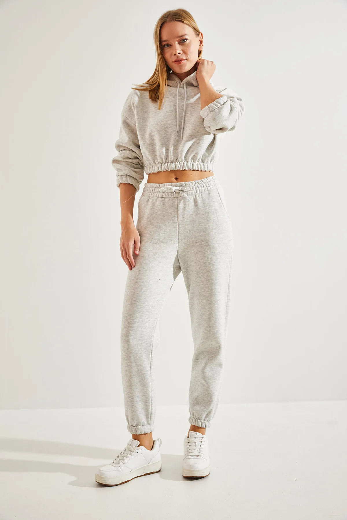 Bianco Lucci  Kurze Damen-Sweathose mit Kapuze, elastischem Bund, Oberteil und Unterteil im Set