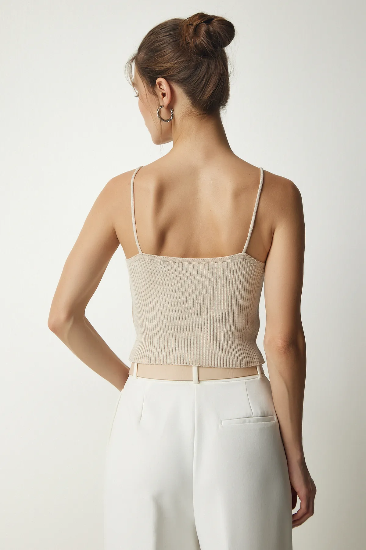 Happiness İstanbul  Cremefarbenes Crop-Cardigan-Set aus Rippstrick für Damen MT00143