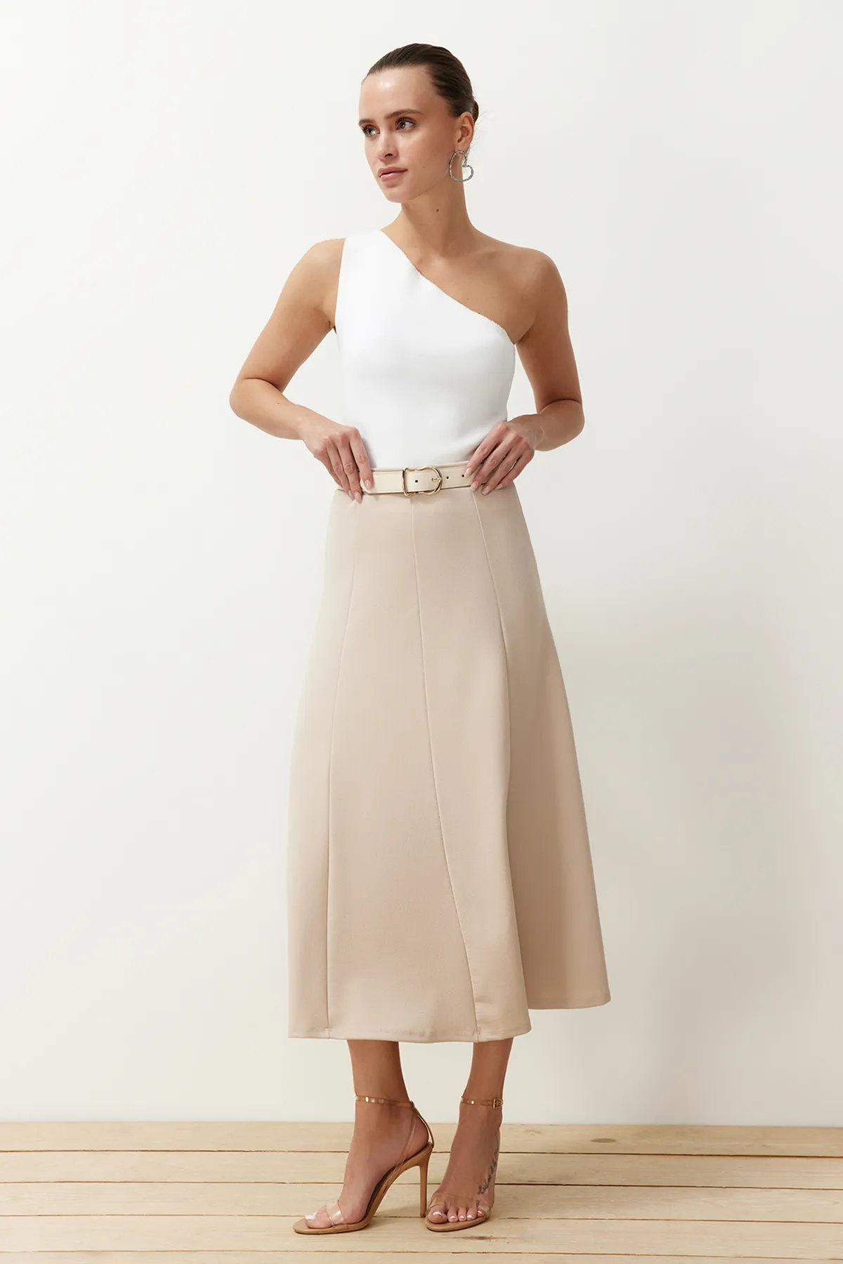Trendyol Collection  Steinfarbener ausgestellter, flexibler Maxirock TWOSS24ET00156