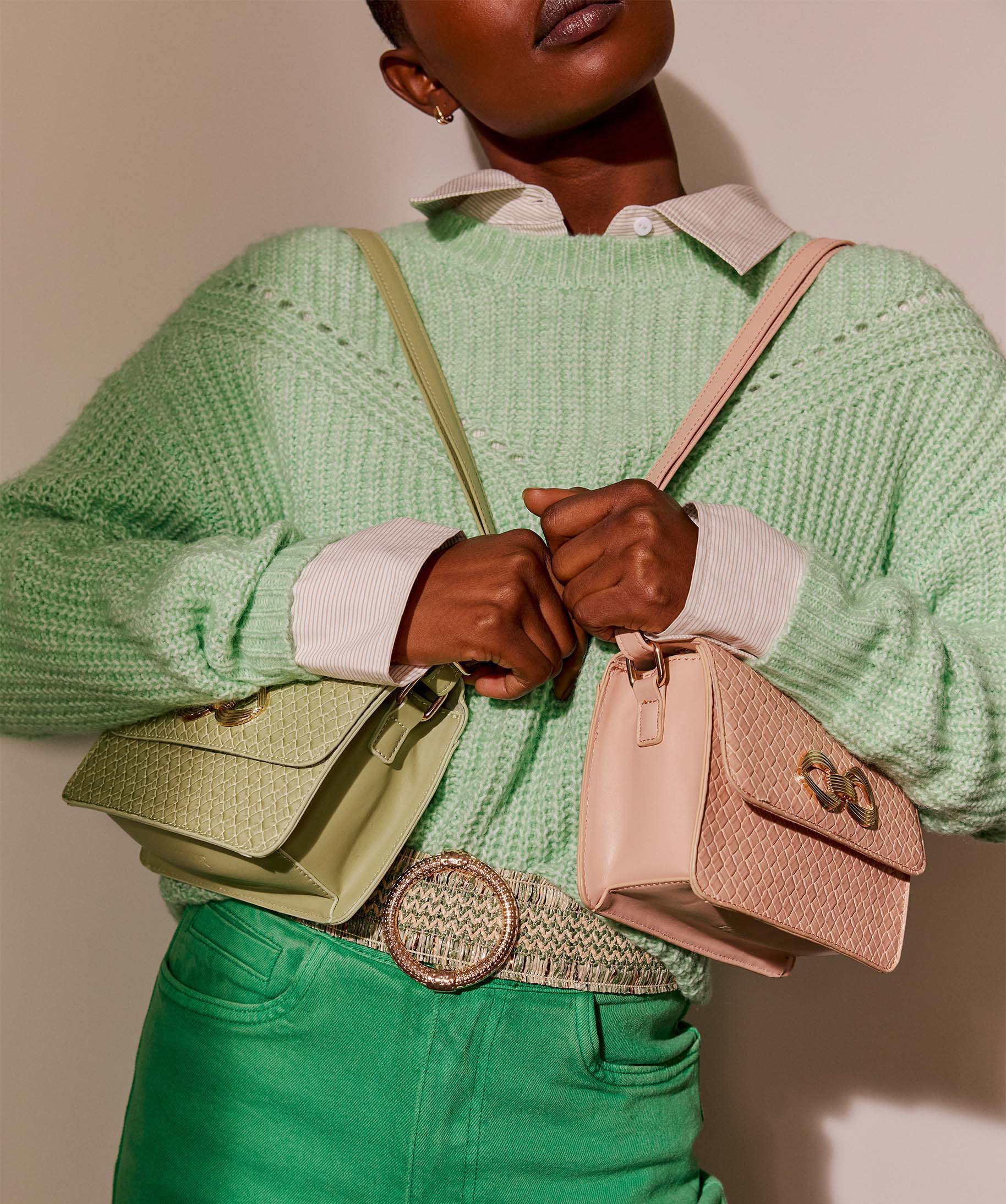 Sac besace femme petit format décoré en relief vert | GEMO