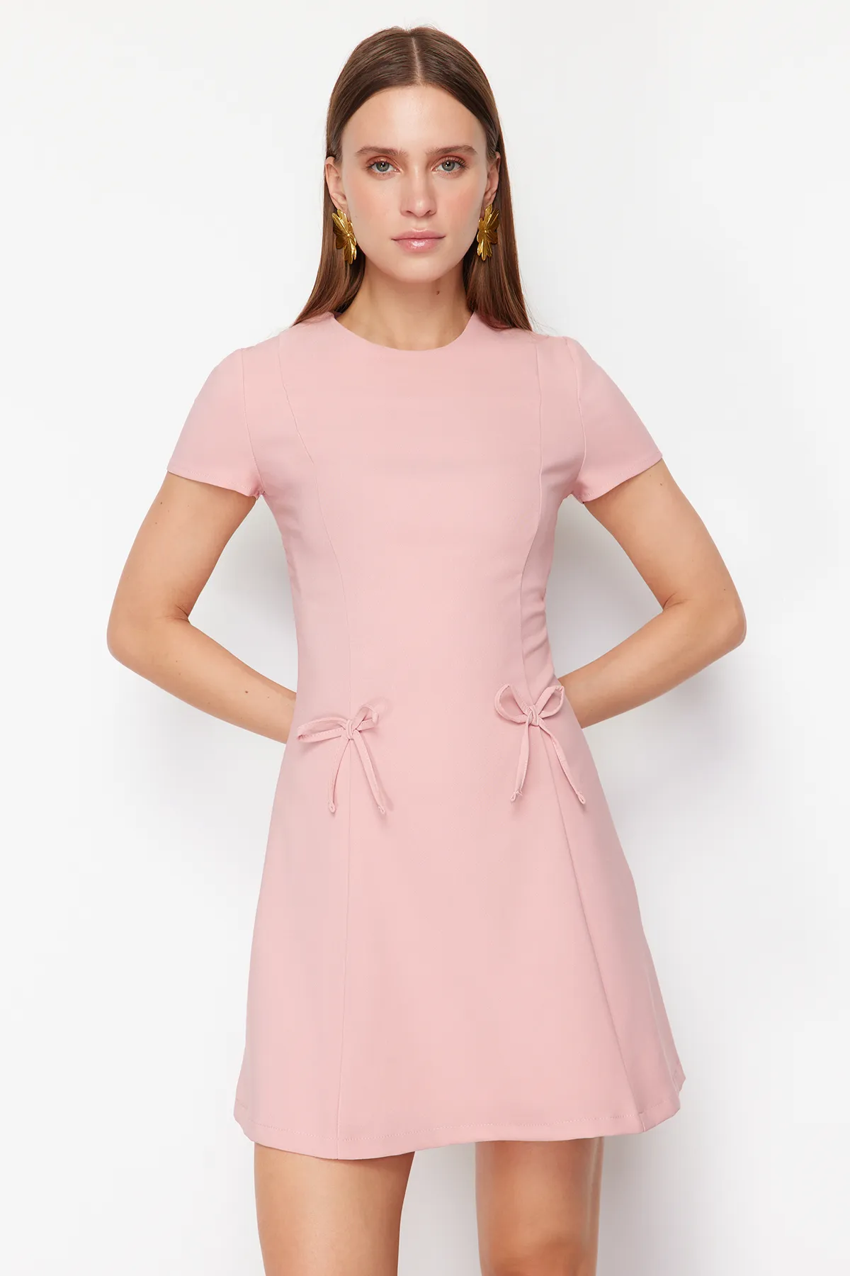 Trendyol Collection  Pudergewebtes Minikleid TWOSS24EL00803