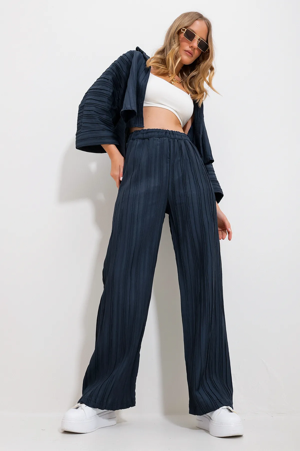 Trend Alaçatı Stili  Marineblaue Palazzo-Hose mit elastischem Bund und selbststrukturierter Damenhose Alc-X11718