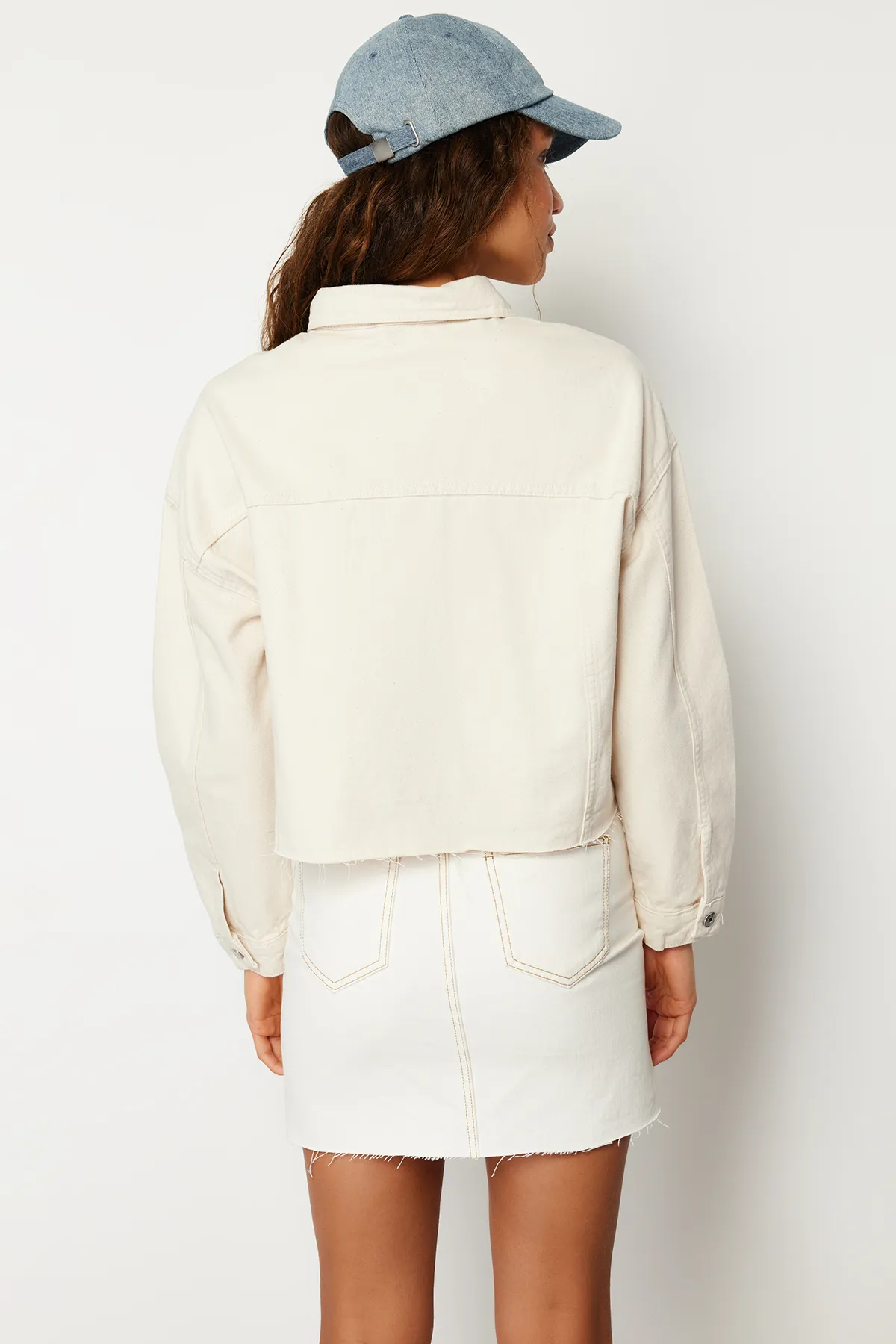 Trendyol Collection  Ecrufarbene Oversize-Jeansjacke TWOSS24CE00036