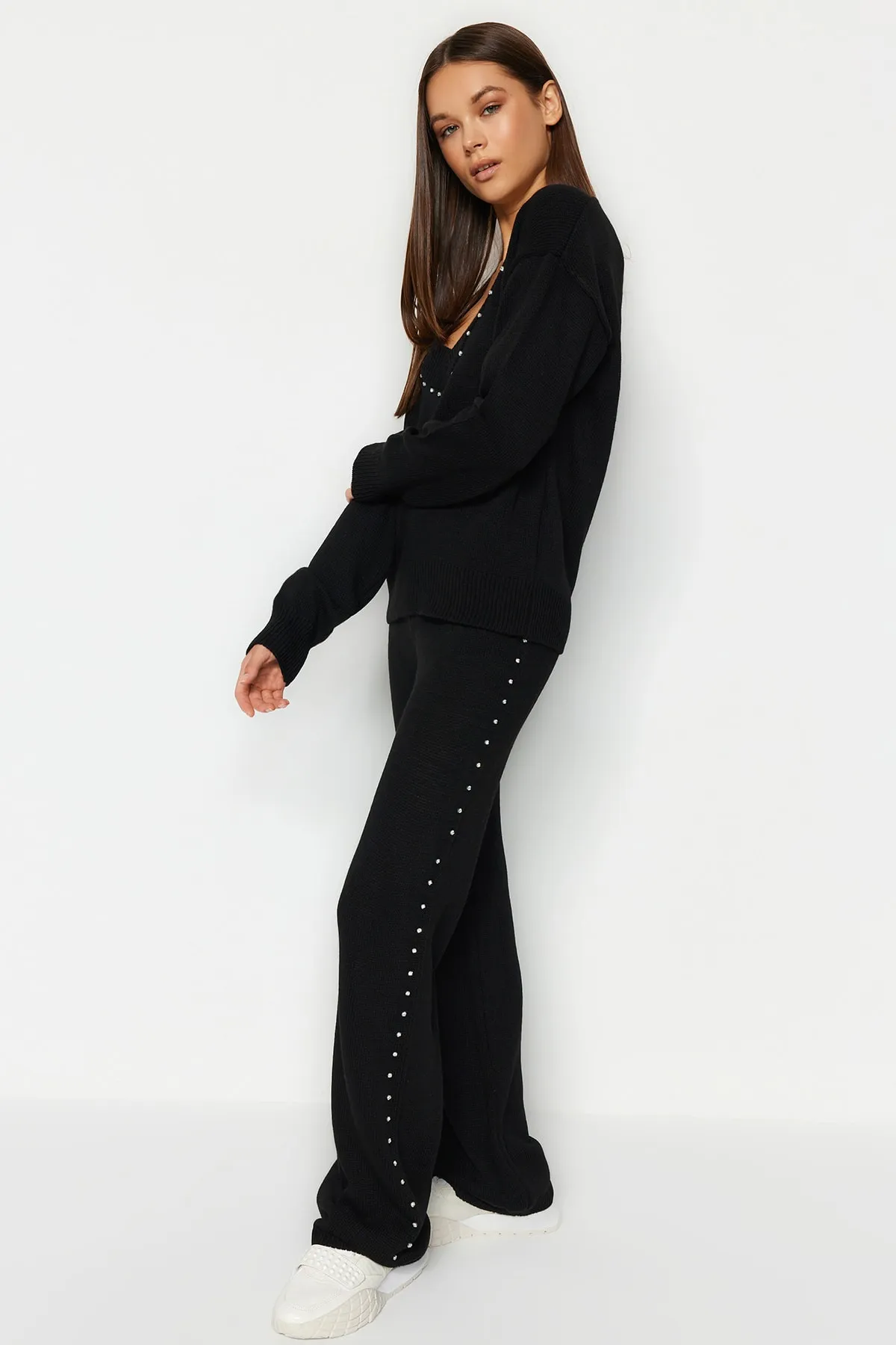 Trendyol Collection  Schwarzes Strickoberteil und -unterteil im weiten Schnitt TWOAW24AU00008