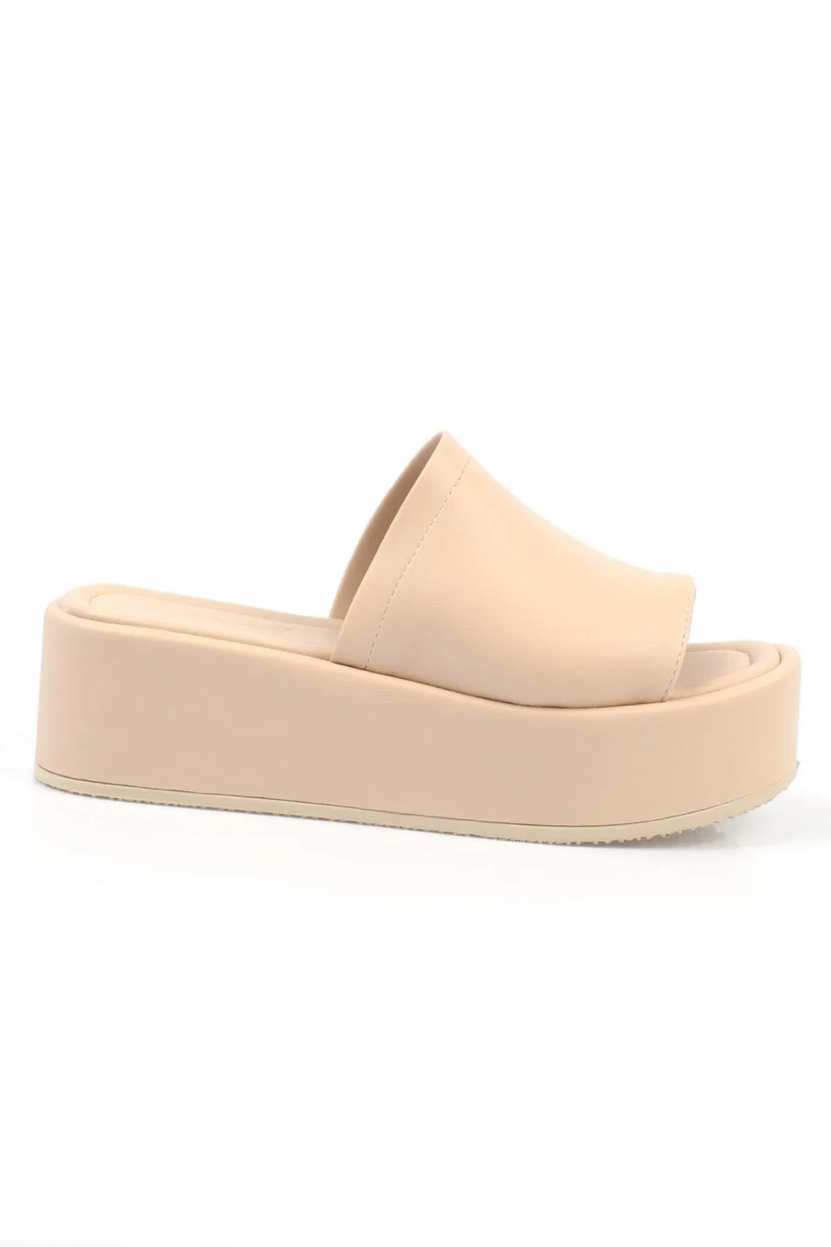 Capone Outfitters  Capone Damen-Sandalen mit einzelnem dicken Riemen und Keilabsatz in Beige