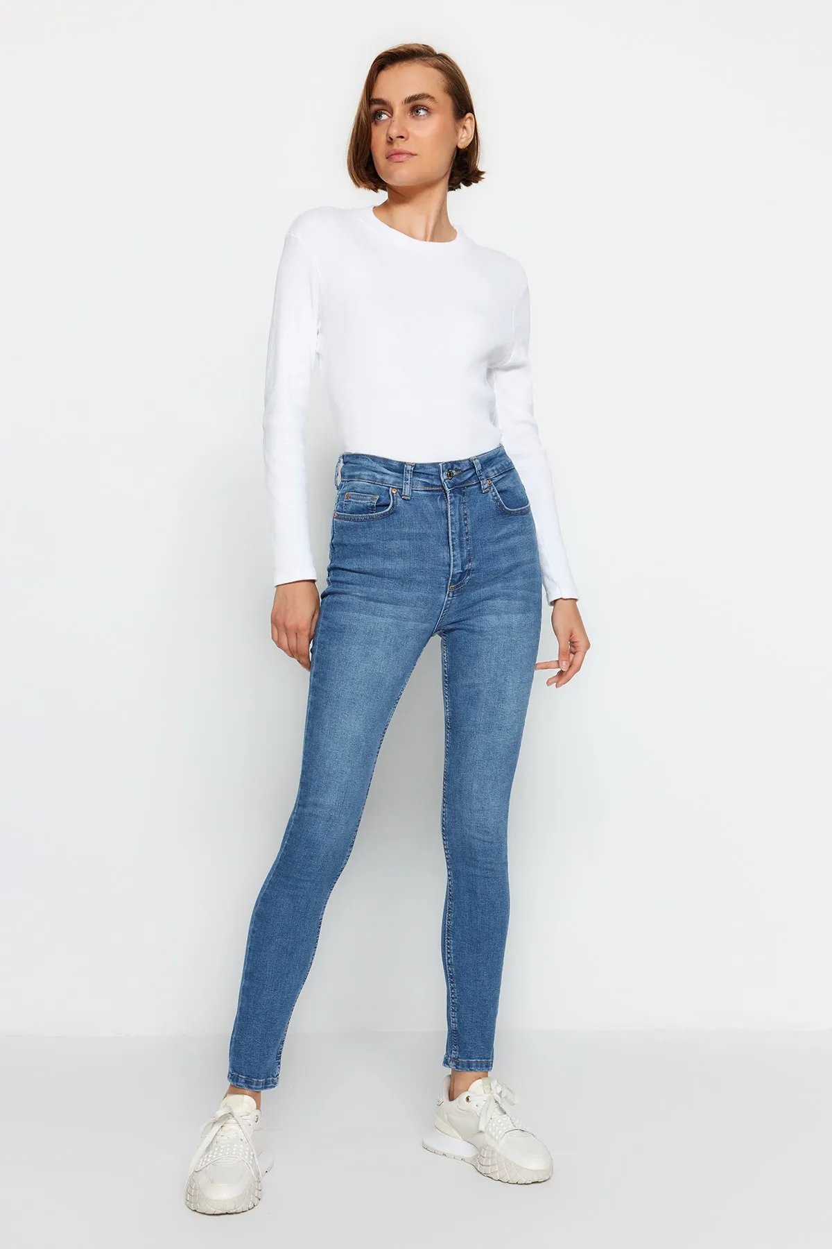 Trendyol Collection  Blaue Skinny Jeans mit hoher Taille TWOAW24JE00081
