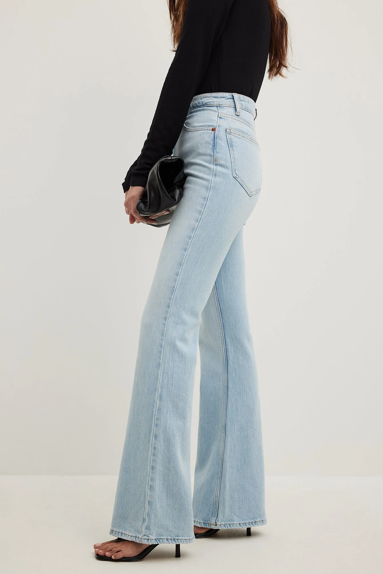 Ausgestellte Jeans mit hoher Taille