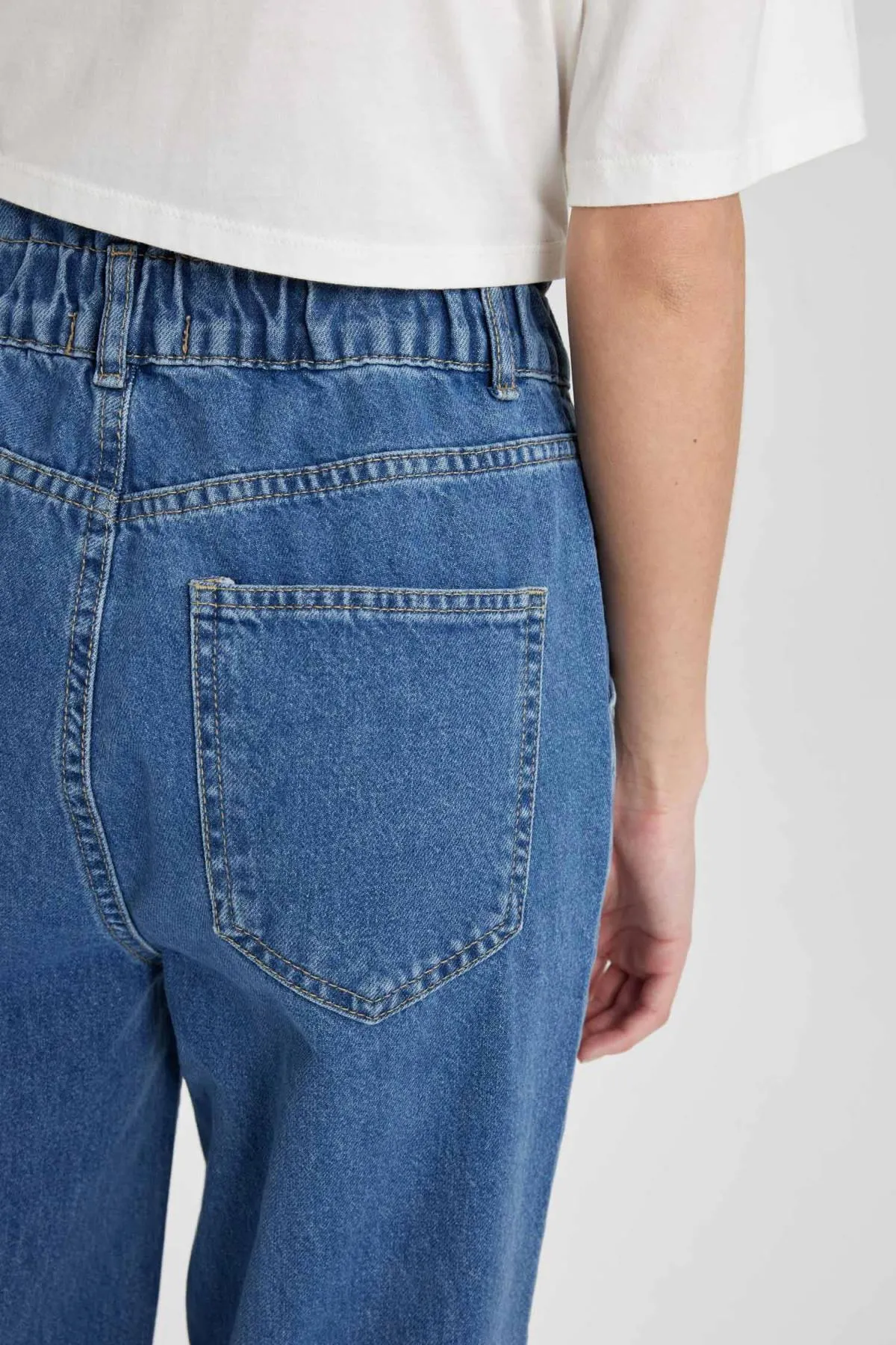 DeFacto  Paperbag-Jeans mit hoher Taille und leichtem, geradem Bein, knöchellang, B8222ax24sp
