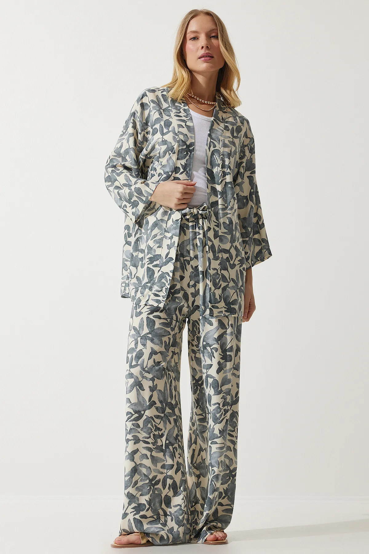 Happiness İstanbul  Knochengrau gemustertes Kimono-Palazzo-Hosen-Set für Damen EN00614