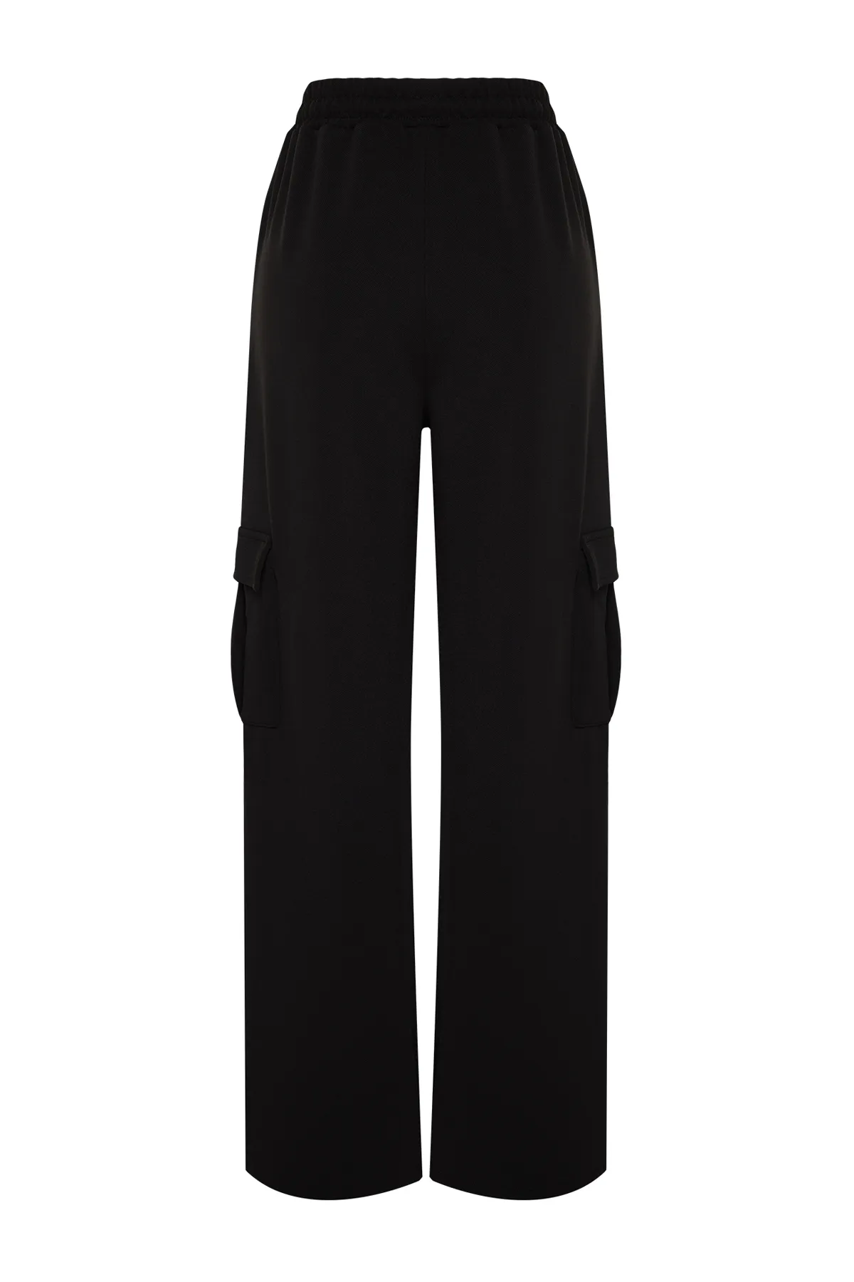 Trendyol Collection  Schwarze Hose mit Cargotaschen und detailliertem regulärem/geradem Schnitt TWOSS24PL00073