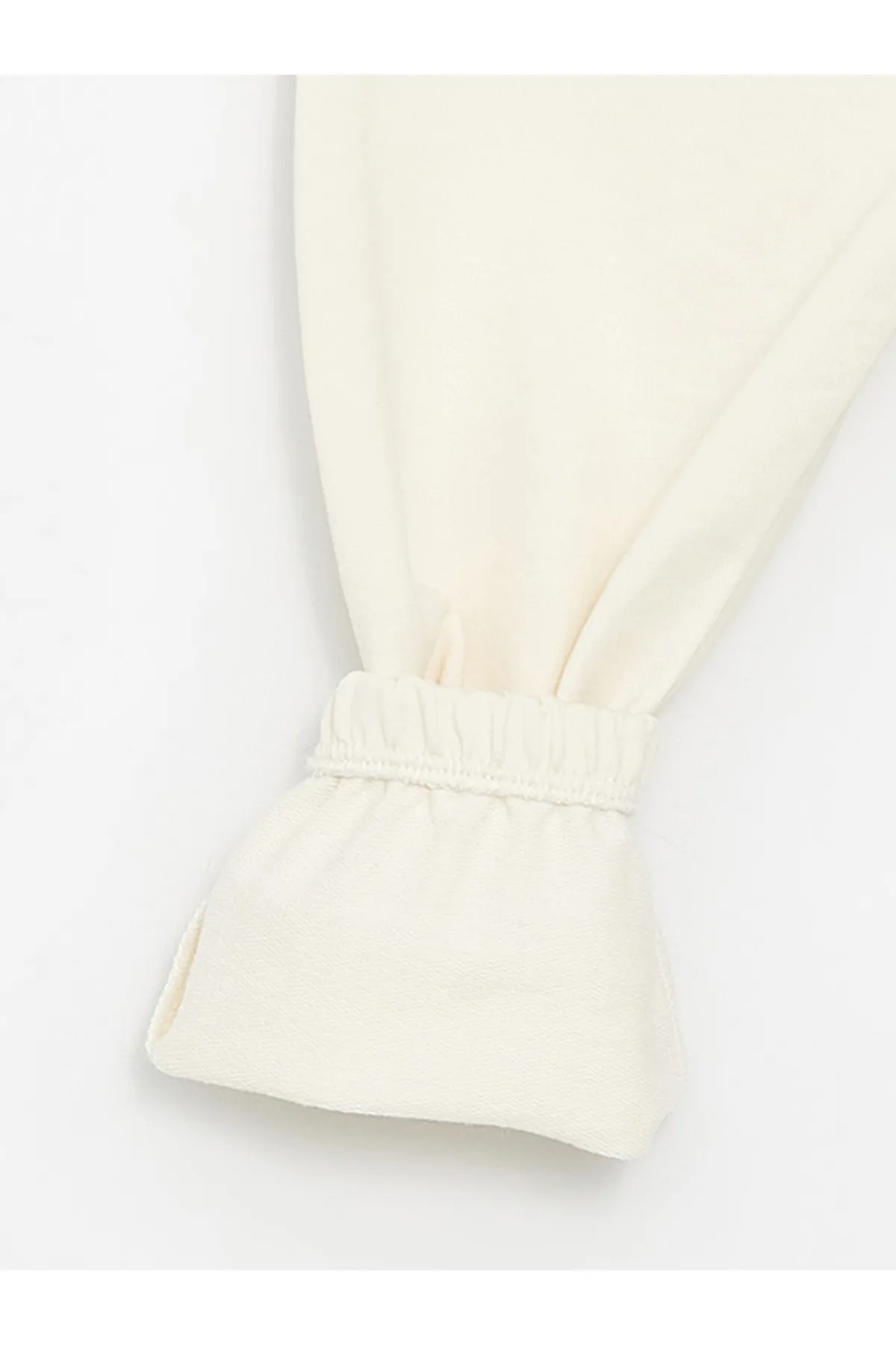 LC Waikiki  2-teiliges Set aus bedrucktem T-Shirt und Jogginghose für Babys mit Rundhalsausschnitt und Bugs Bunny-Motiv