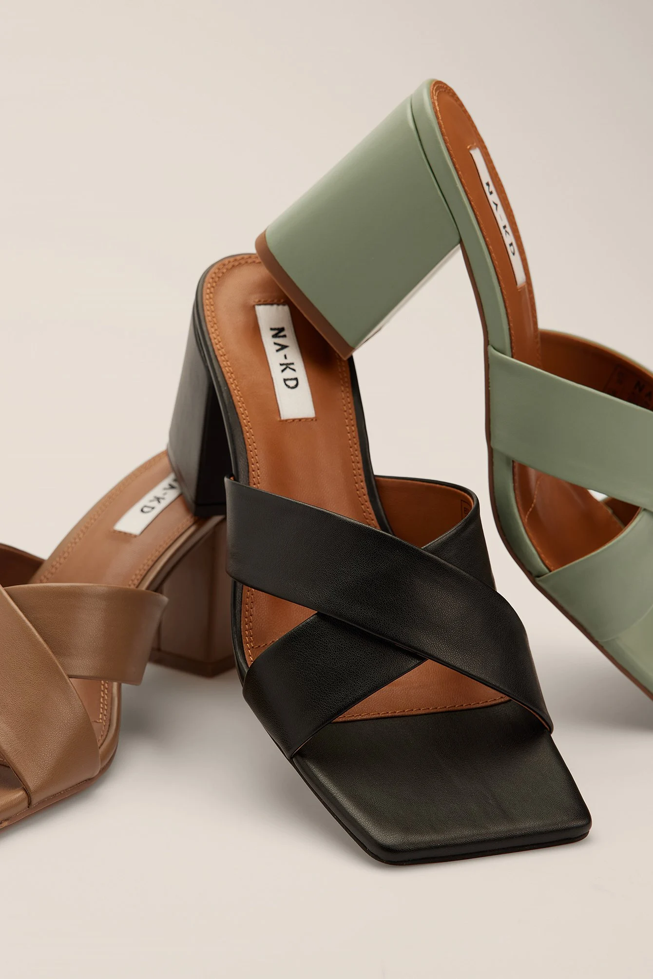 Basic Halbschuhe mit Kreuzdetail