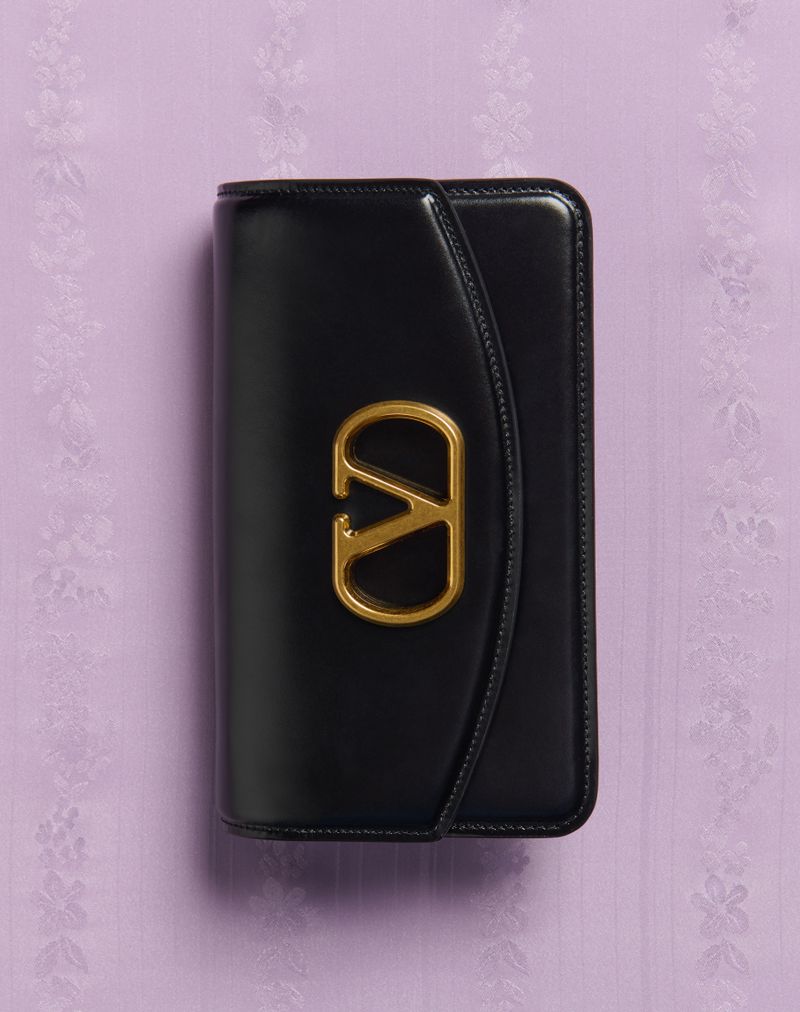 Clutch Vain da Valentino Garavani em couro de bezerro brilhante