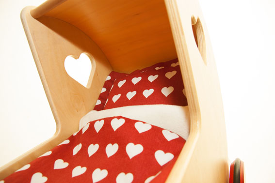 MOOVER Toys Dänischer Designer Holz-Puppenwagen (rot) / dolls pram red