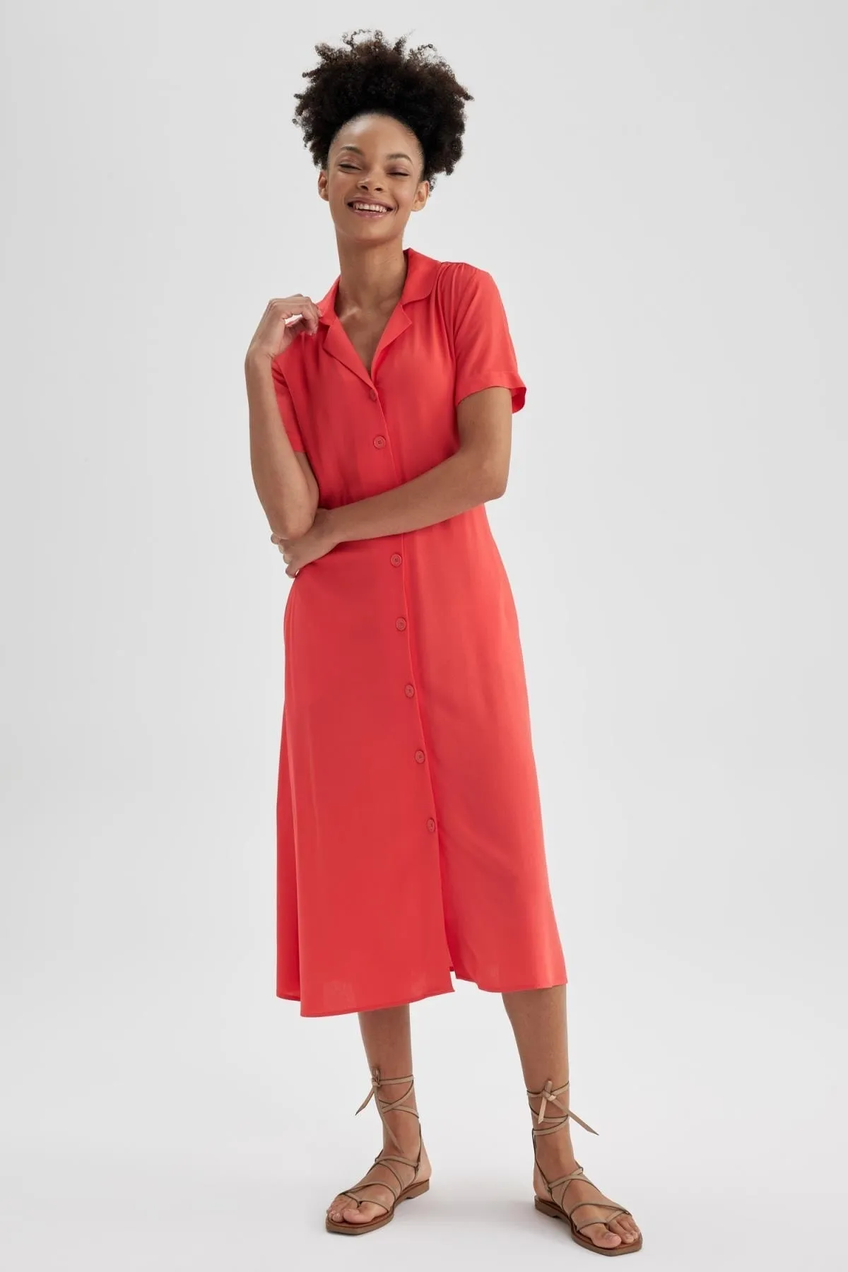 DeFacto  Kurzärmliges Midikleid mit Hemdkragen A4806ax23sm