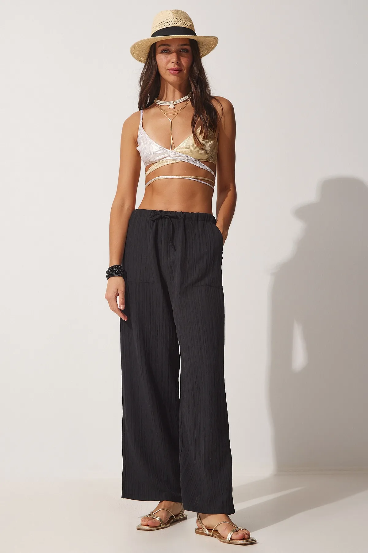 Happiness İstanbul  Schwarze Sommer-Perlenhose für Damen mit weiten Taschen AP00183