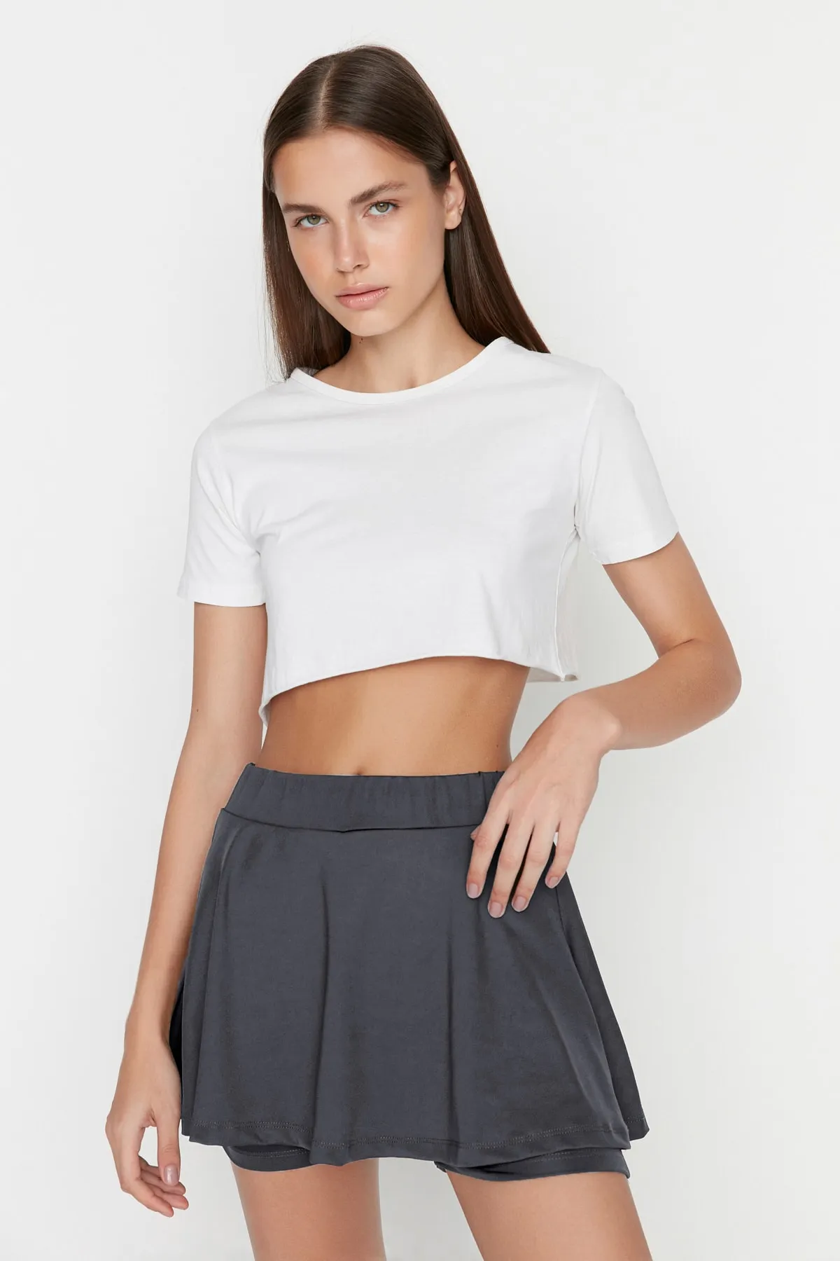 Trendyol Collection  Anthrazitfarbener 2-lagiger Tennis-Strick-Sport-Shorts-Rock mit Shorts innen TWOSS22SR00067