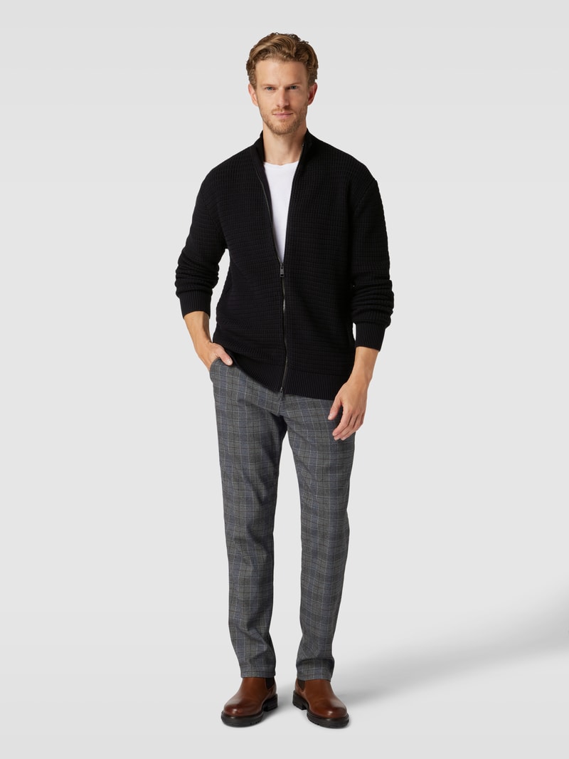 Strickjacke mit Stehkragen in schwarz