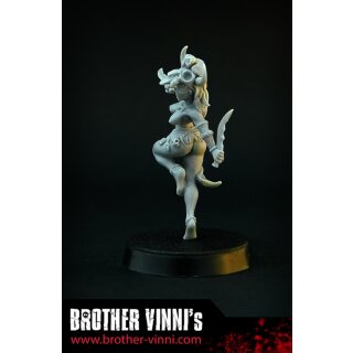 Ritual Dancer (28 mm)