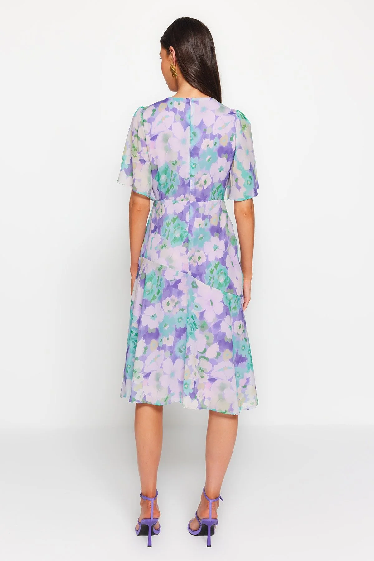 Trendyol Collection  Mehrfarbiges A-Linien-Basic-Midi-Webkleid aus Chiffon TWOSS20EL0908