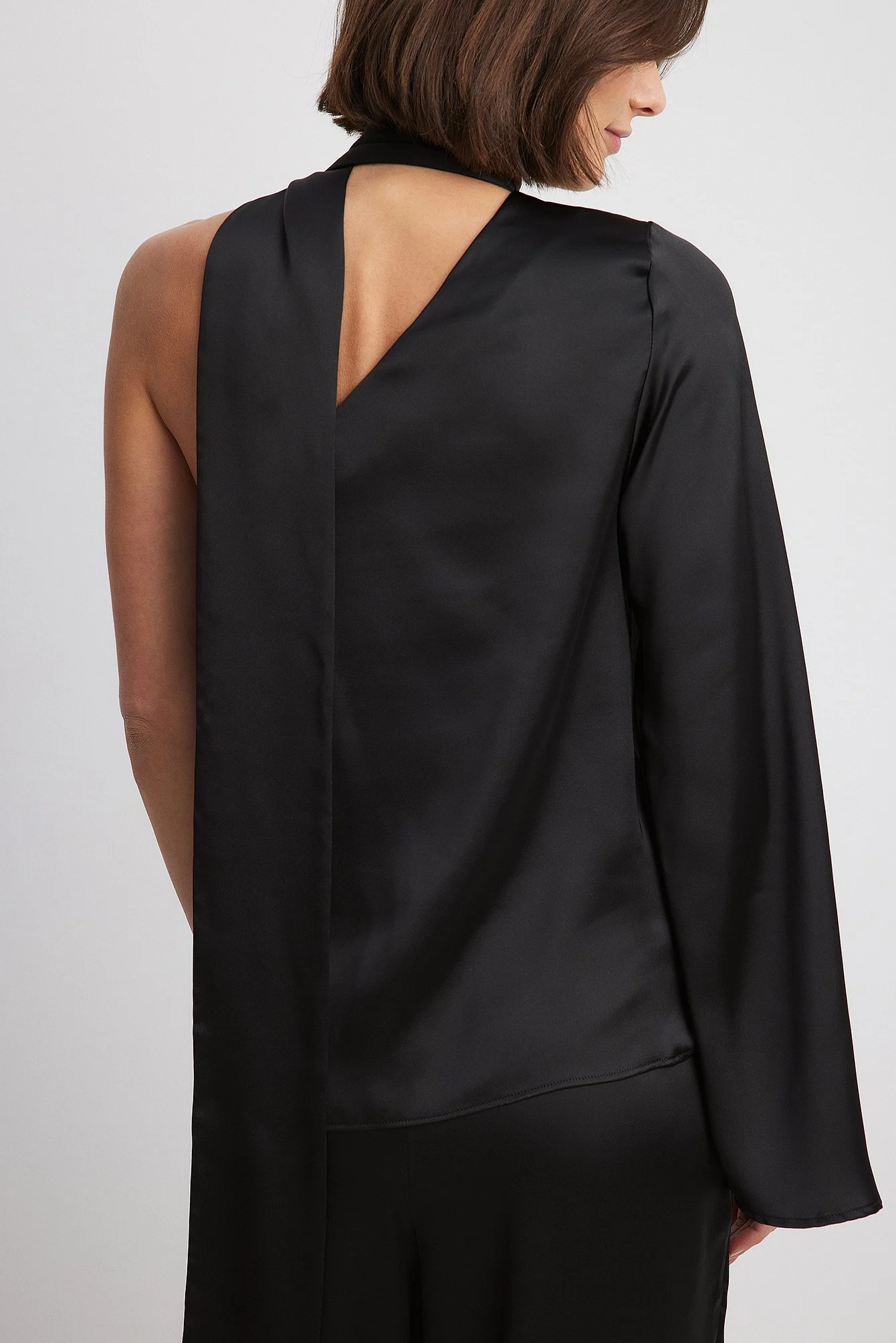 Einärmelige Satin-Bluse
