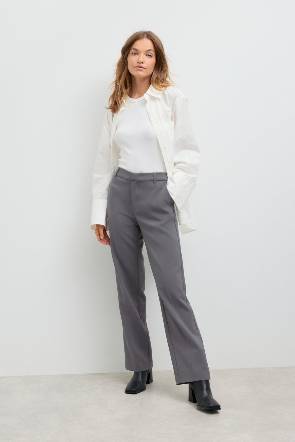 Straight regular trousers