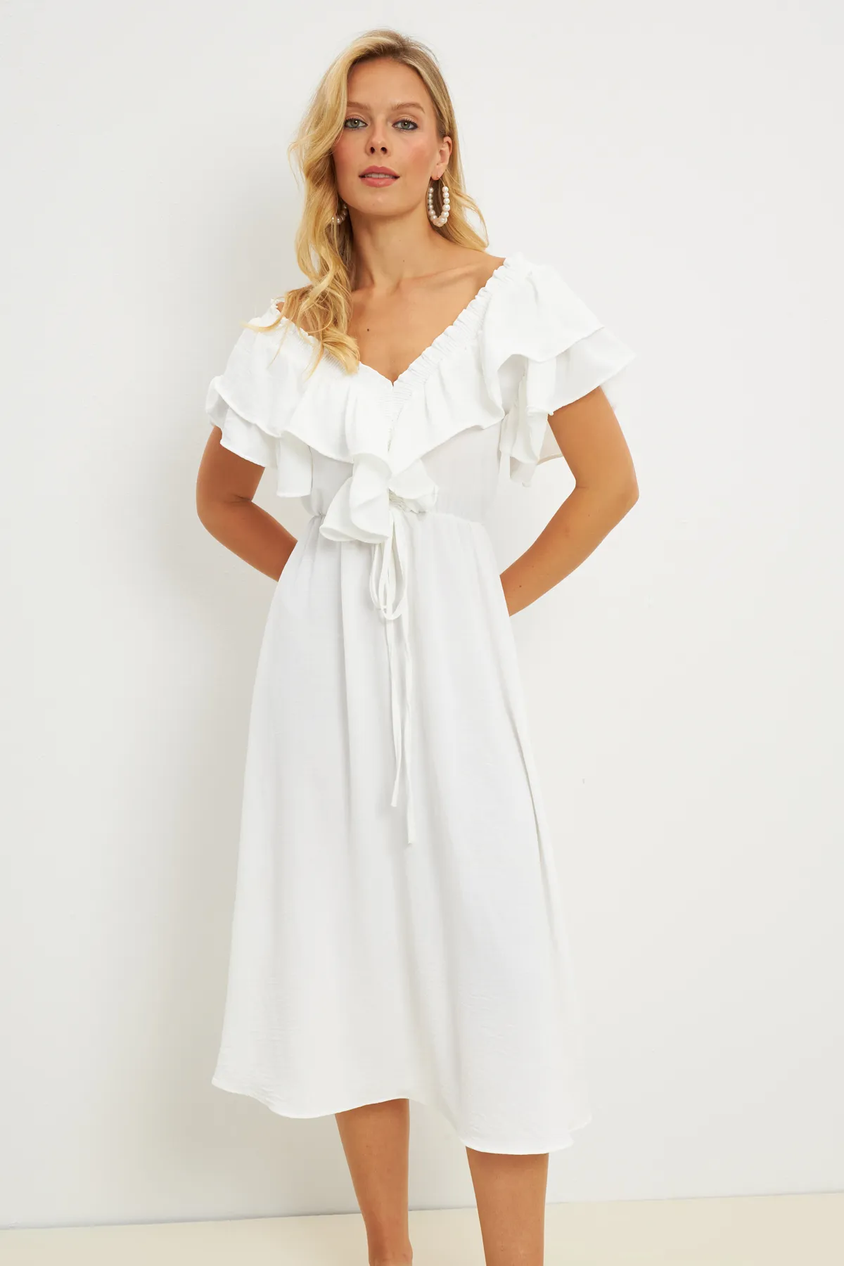 Cool & Sexy  Weißes Damenkleid mit V-Volant vorne und hinten KS113