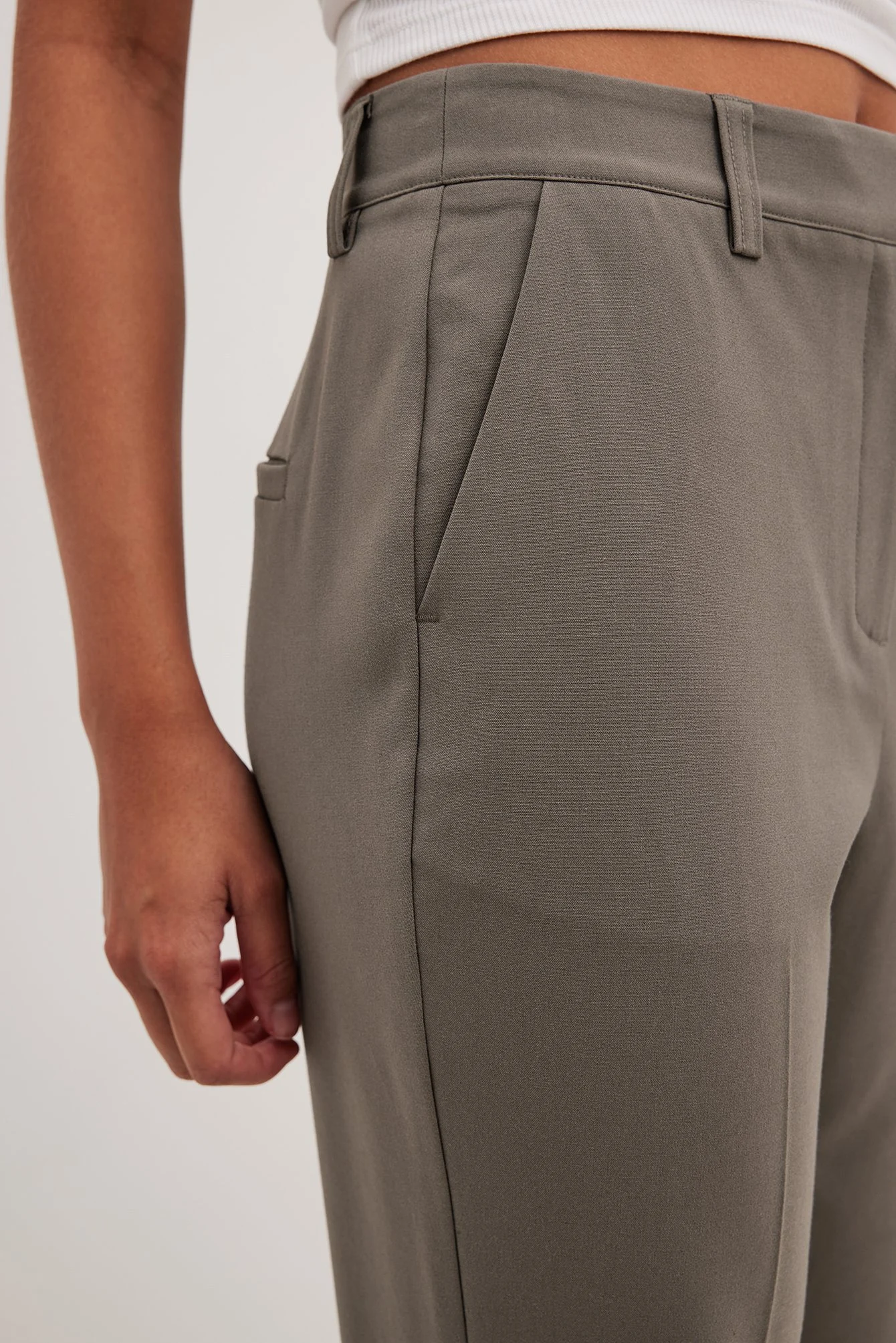 Enganliegende Schlaghose mit hoher Taille