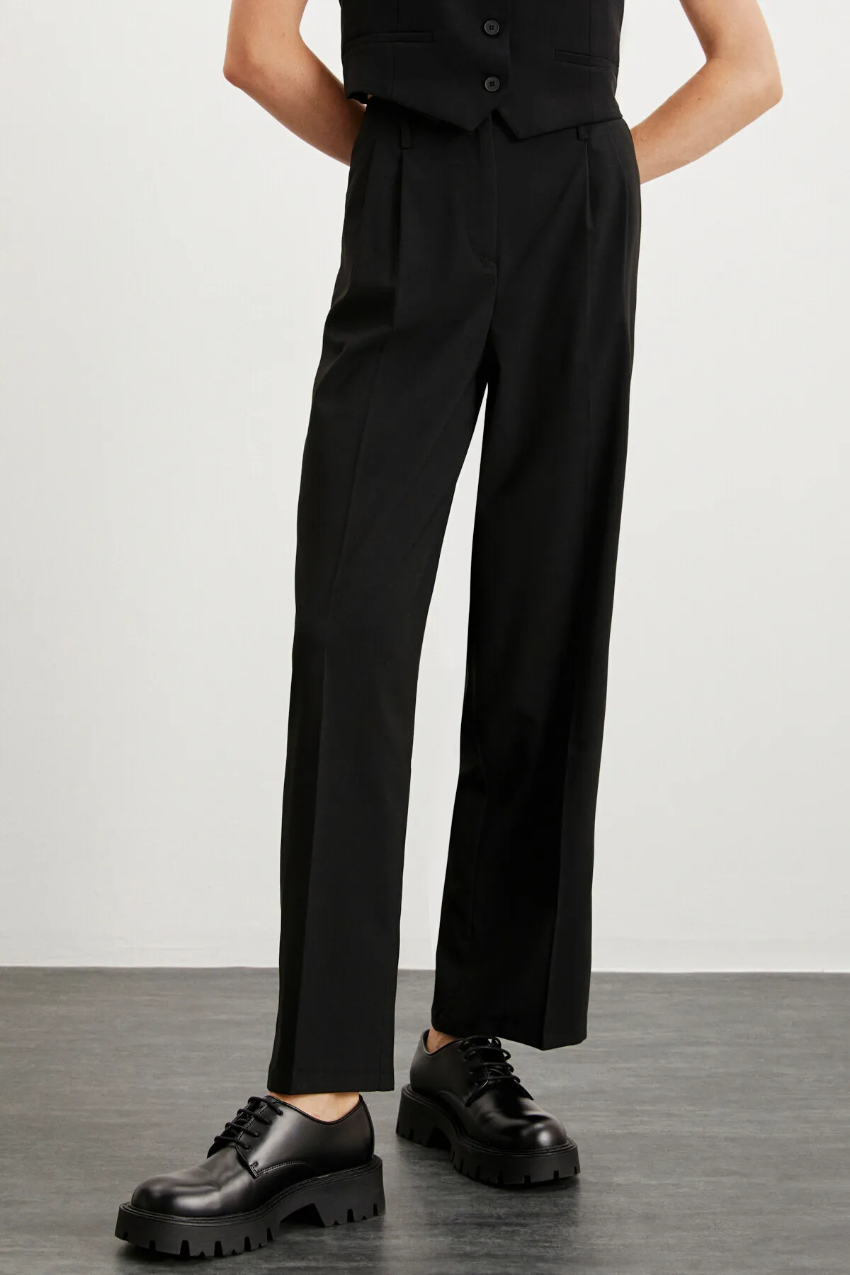GRIMELANGE  Schwarze Damenhose aus gewebtem Stoff von Luzıa mit weitem Bein
