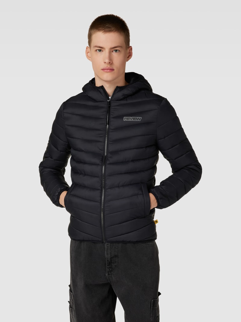 Steppjacke mit Kapuze in schwarz