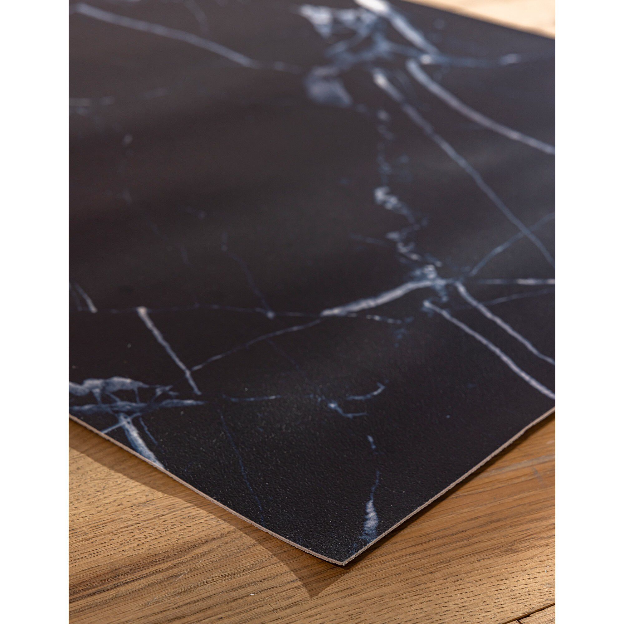 Tapis vinyle effet marbre noir