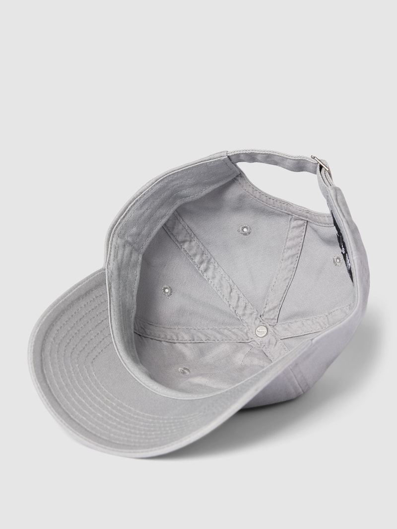 Basecap mit Label-Stitching in hellgrau