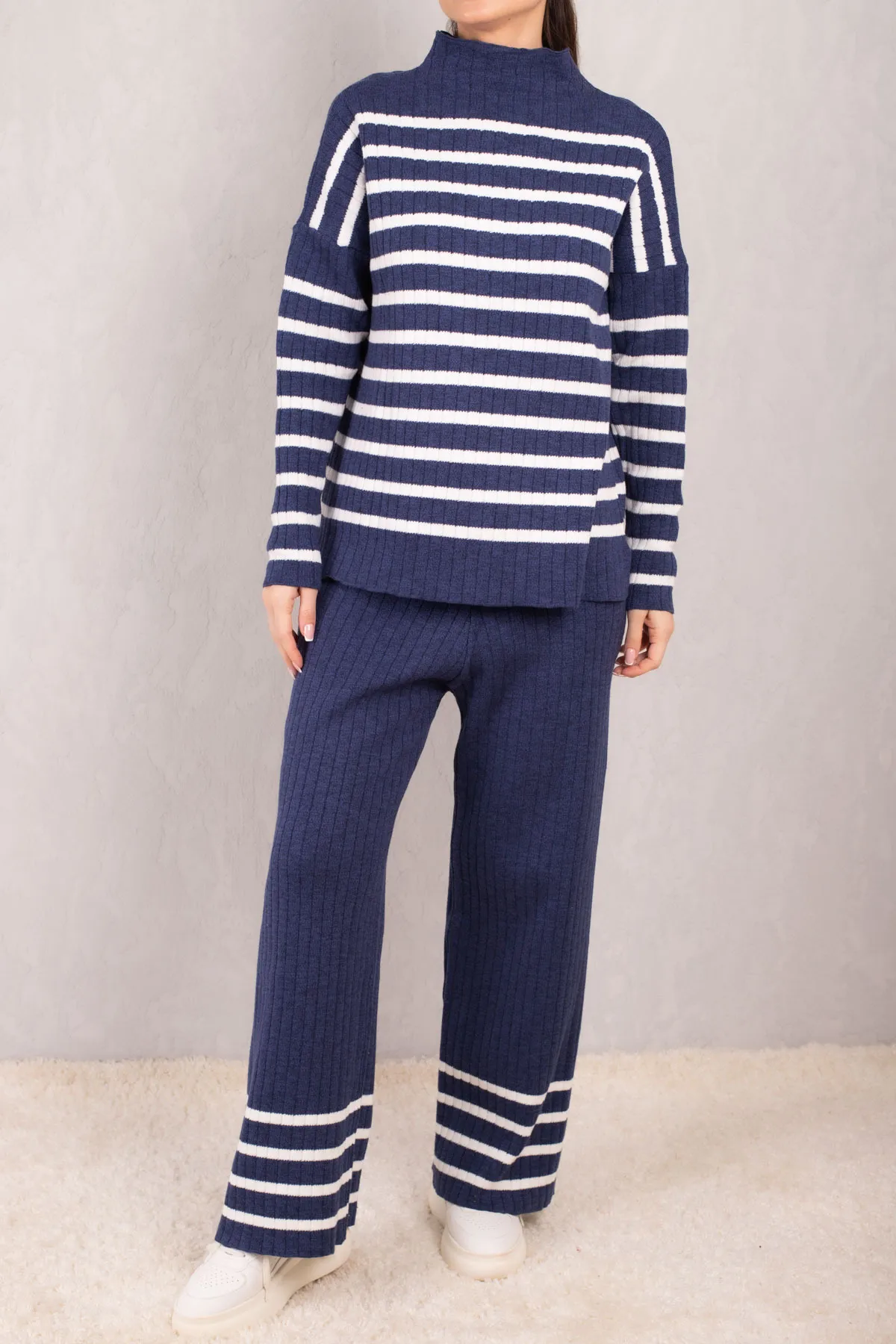 armonika  Marineblauer, gestreift gemusterter Strickanzug mit hohem Kragen für Damen ARM-24K012004