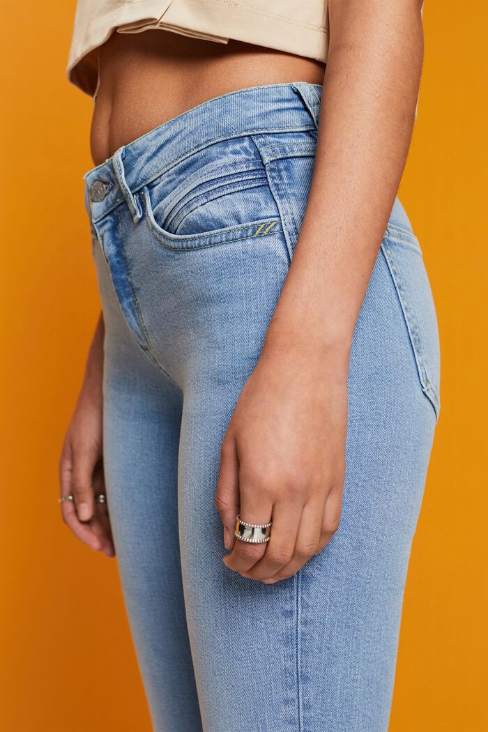 Schmale Jeans mit mittlerer Bundhöhe