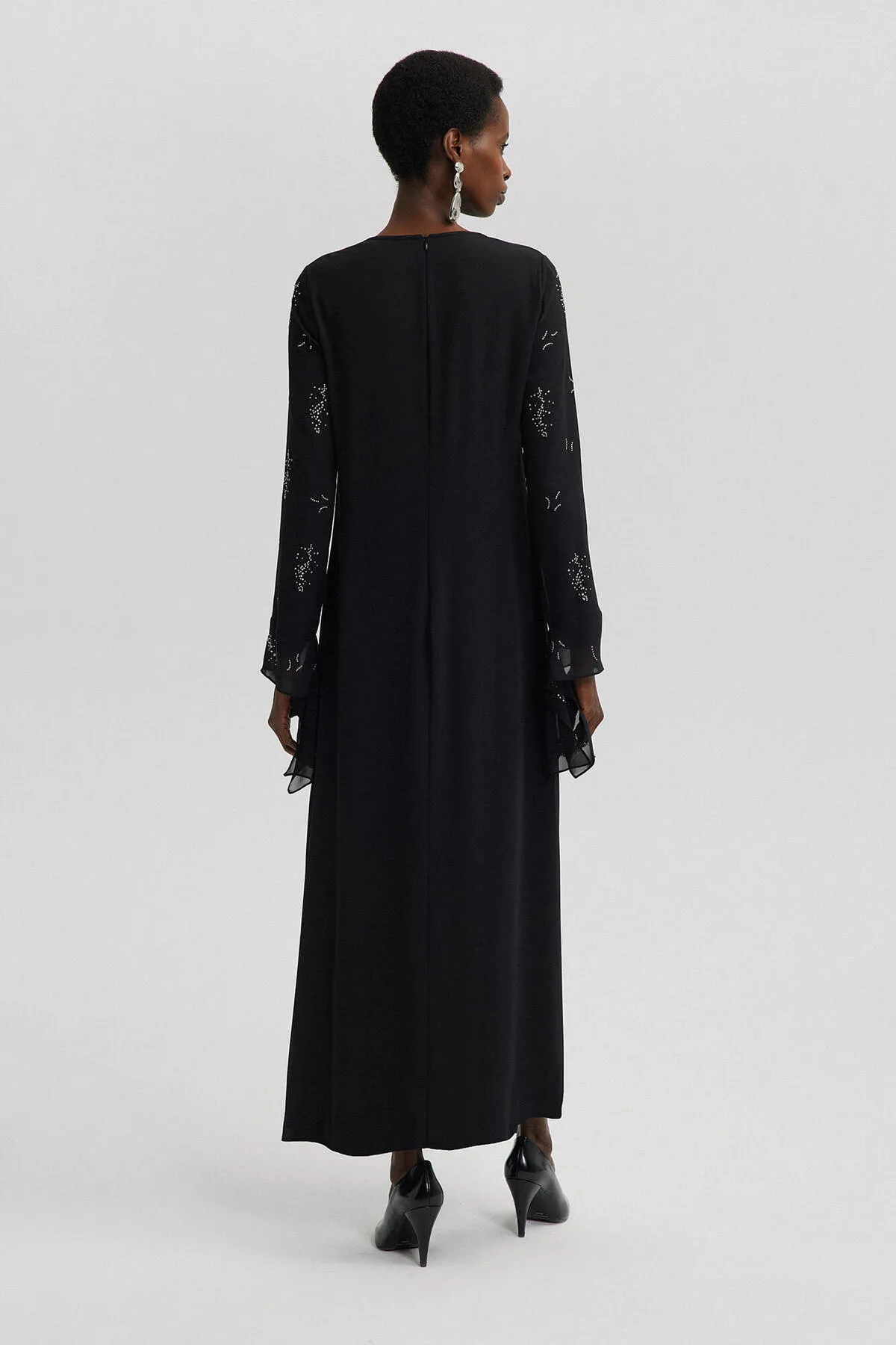 Touché Privé  CHIFFONKLEID MIT STEINSTICKEREI