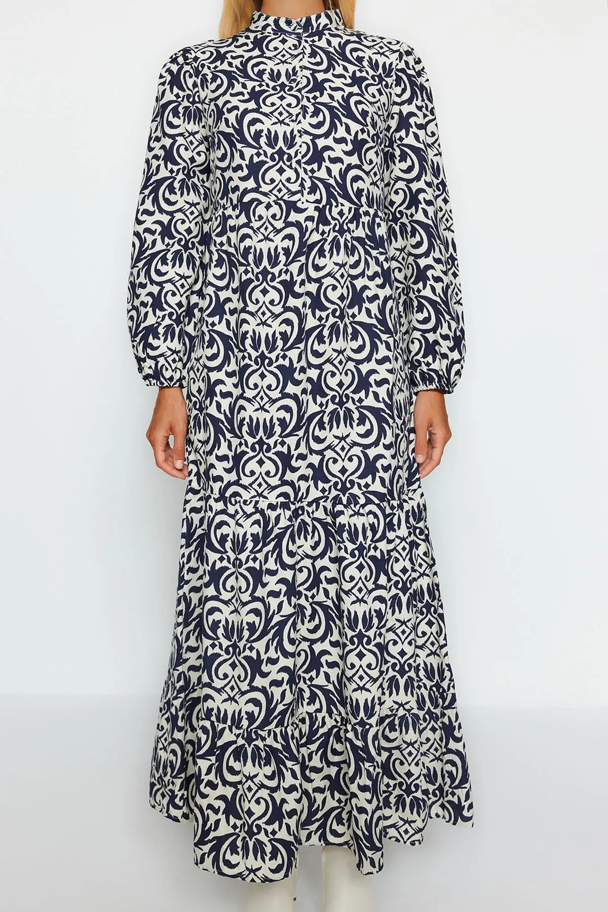 Trendyol Modest  Marineblaues, gemustertes Kleid aus gewebter Baumwolle mit halber Knopfleiste und weiter Passform TCTSS23EB00222