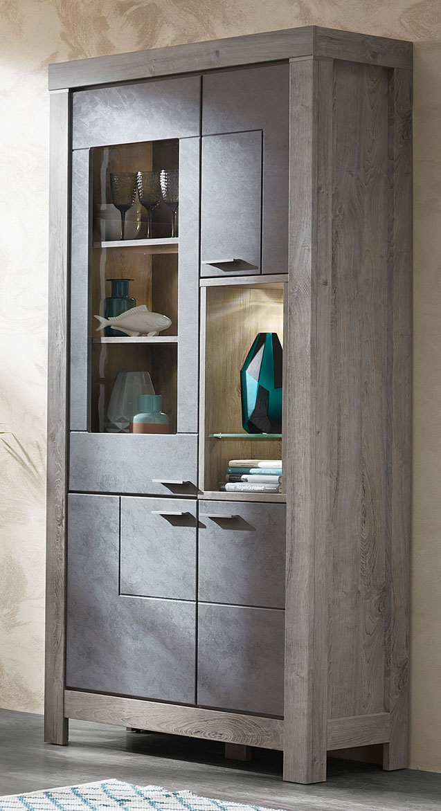 Vitrine hoch mit Beleucht.