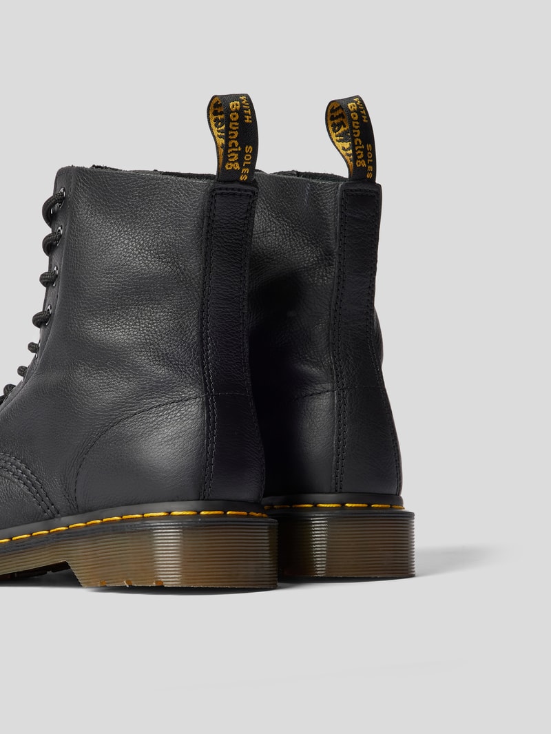 Schnürboots mit Kontrastnaht in schwarz