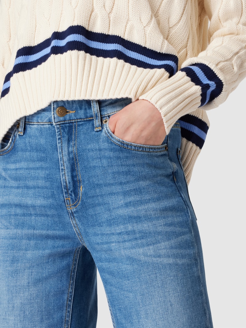 Jeans mit Label-Patch Modell 'FAE' in blau